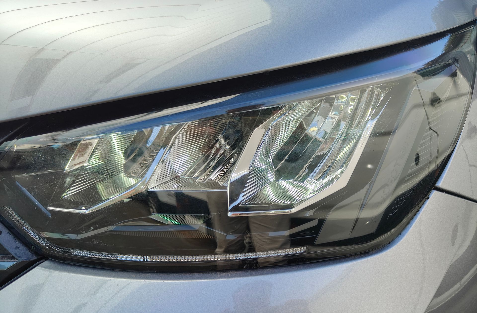 Peugeot 2008 Allure Hybrid eDCS6 - foto 16