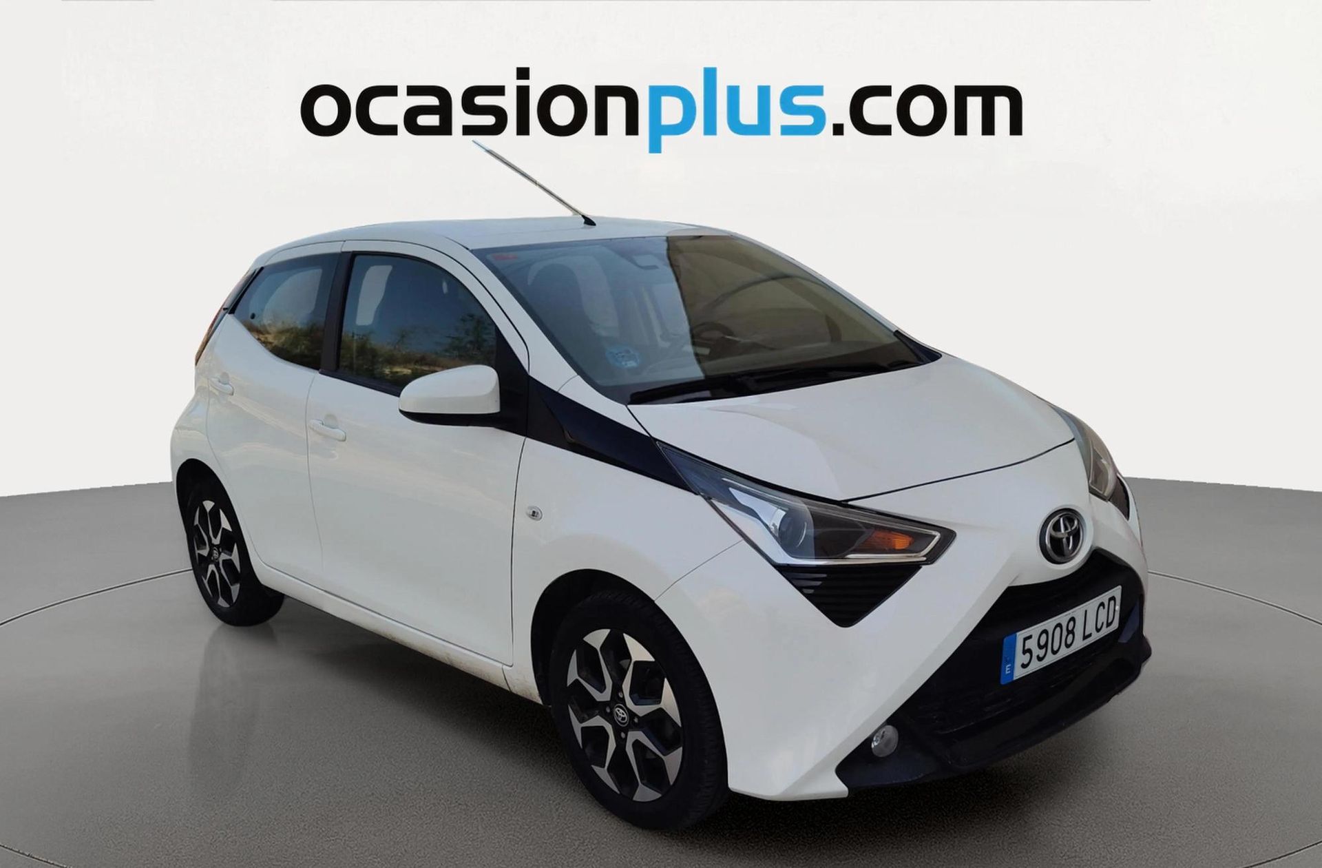Toyota Aygo 1.0 70 x-play - foto 2