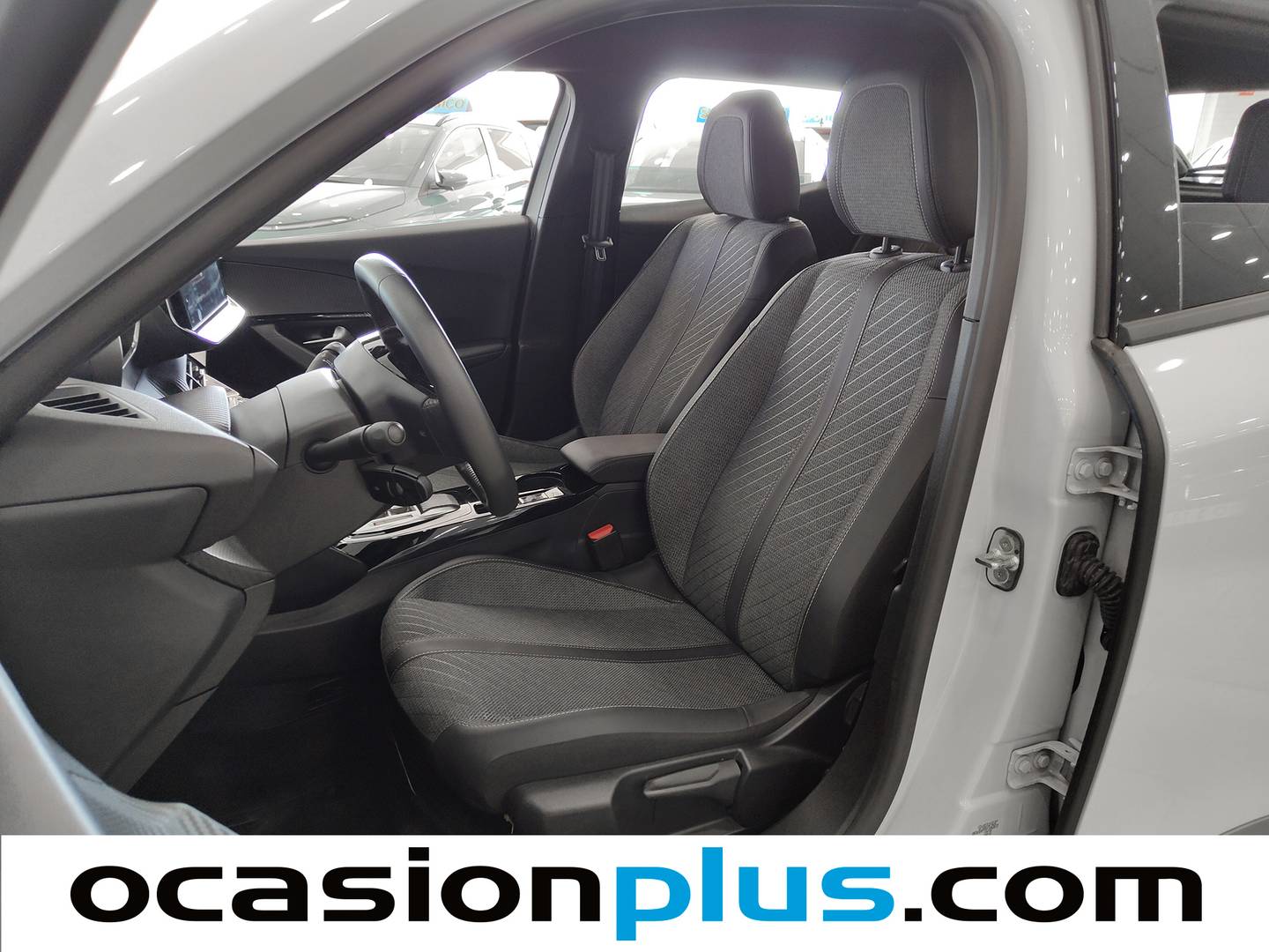 Foto asientos delanteros Peugeot 2008 Peugeot 2008 Allure Hybrid eDCS6 (145 CV)