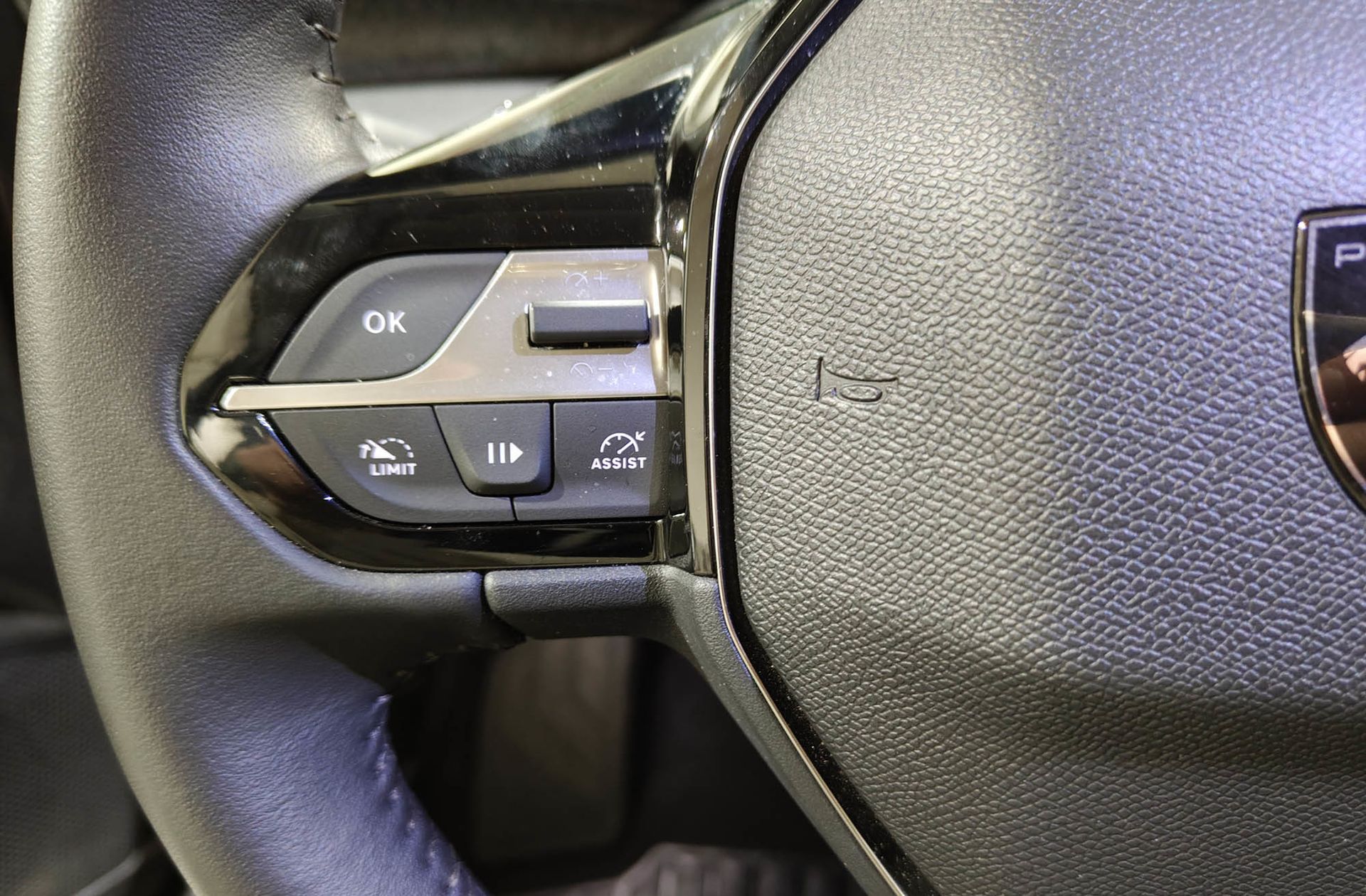 Peugeot 408 PureTech 130 Allure EAT8 - foto 33