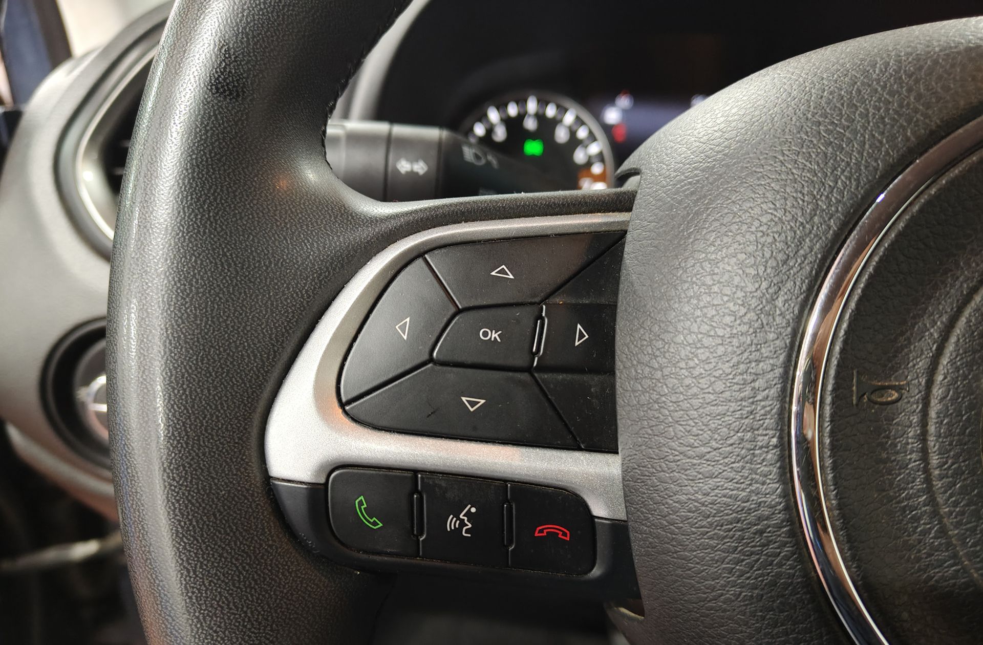 Jeep Renegade eHybrid 1.5 Limited ATX - foto 23