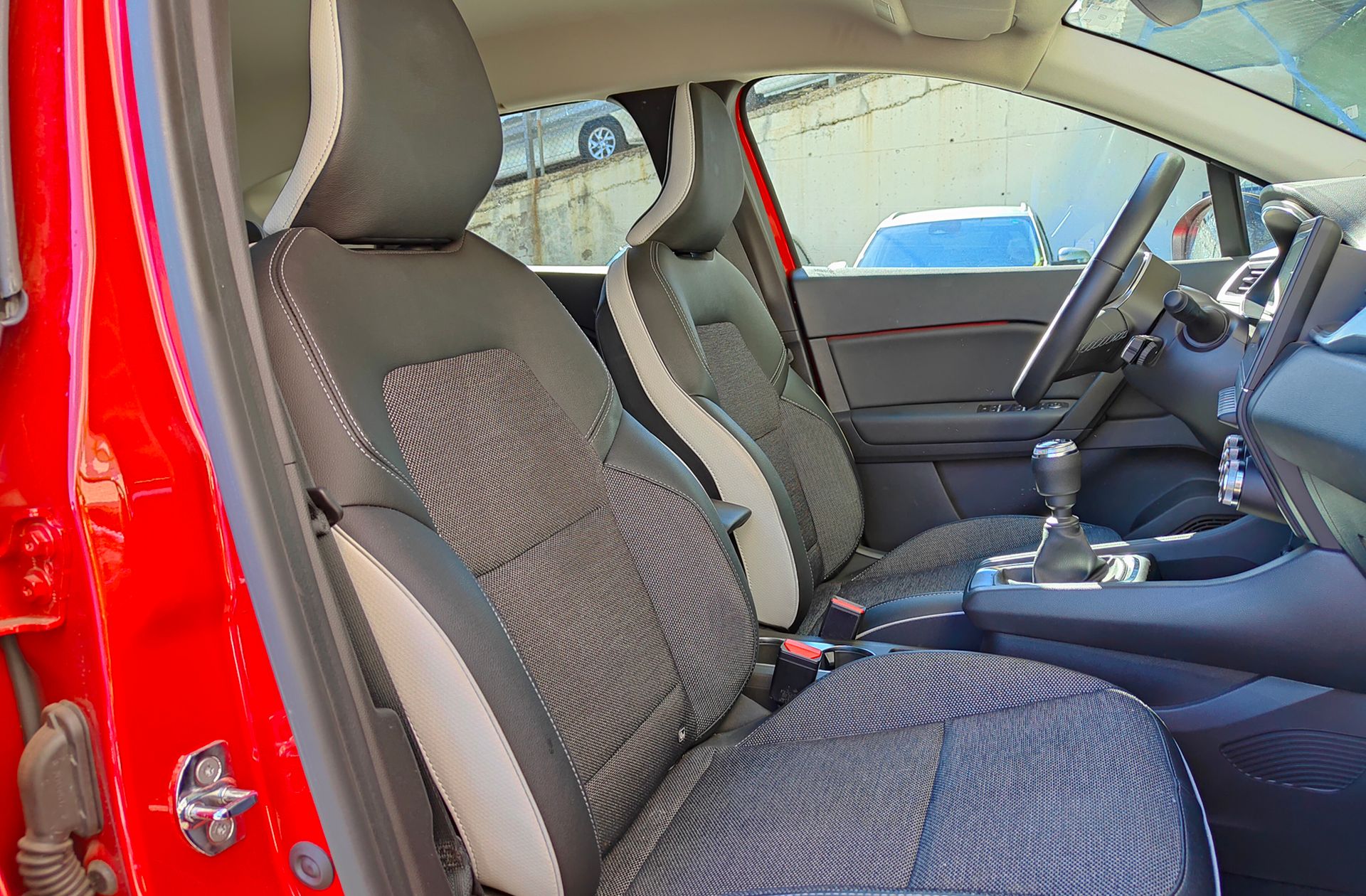 Renault Captur Techno TCe GPF - foto 19