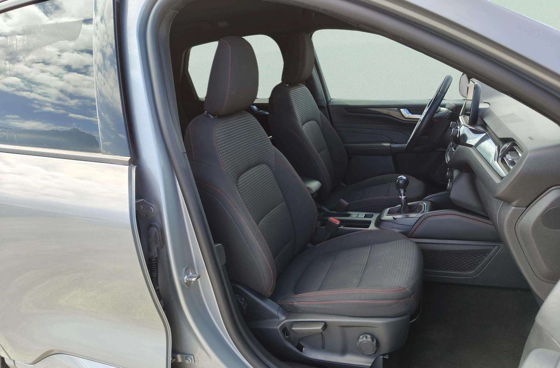 Ford Kuga 1.5 EcoBoost ST-Line 4x2 - foto 17
