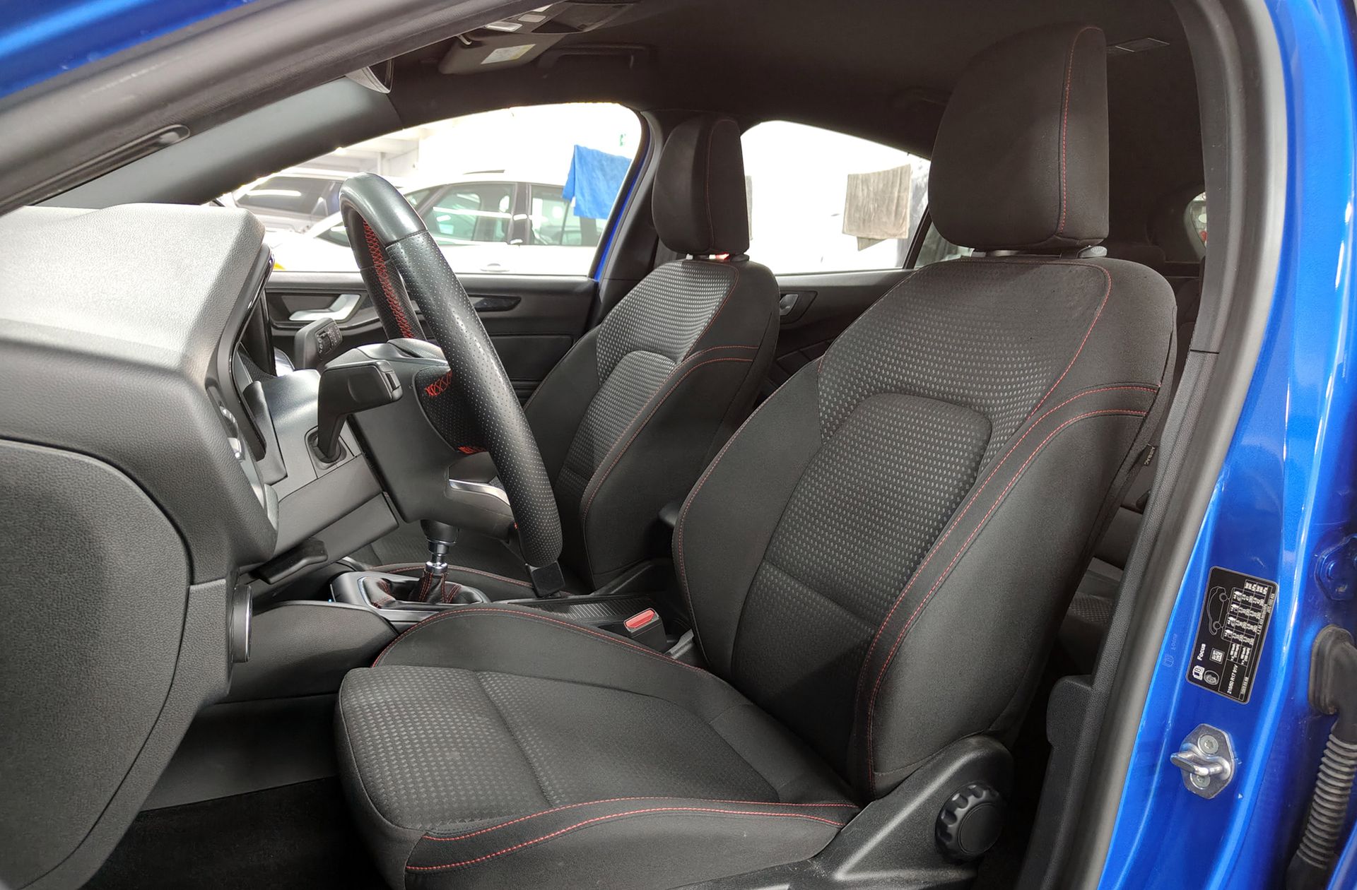 Ford Focus 1.0 EcoBoost MHEV ST-Line - foto 11