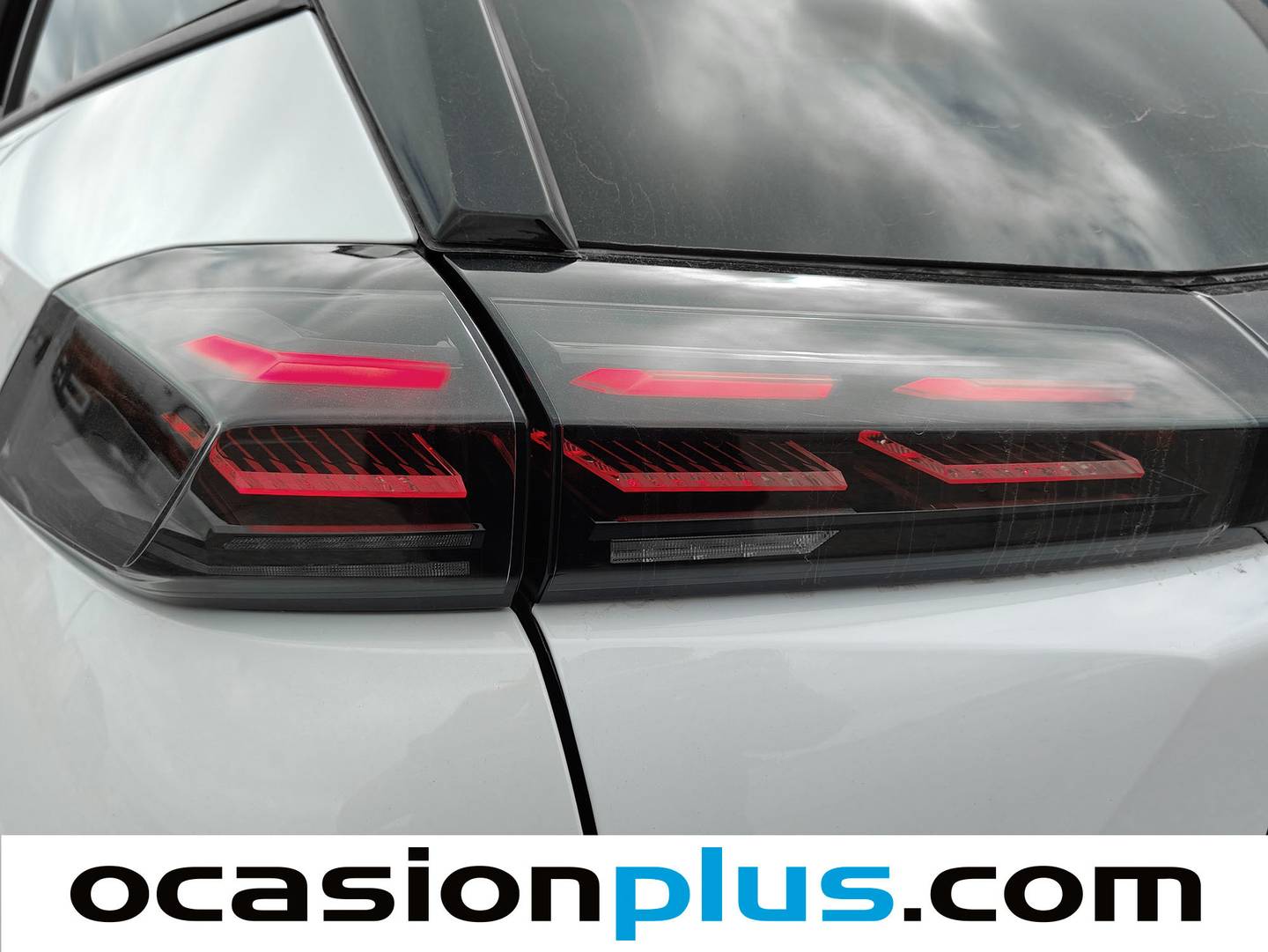 Foto Peugeot 2008 Peugeot 2008 Allure Hybrid eDCS6 (136 CV)