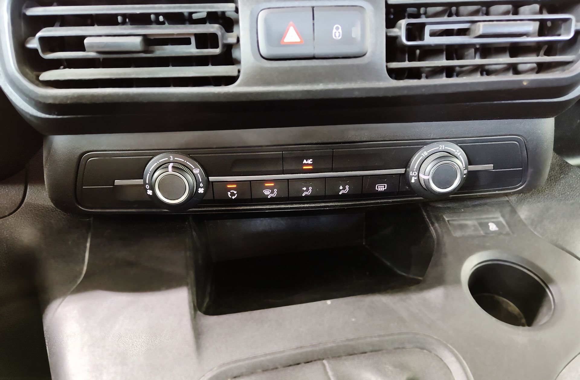 Opel Combo 1.5 TD Expression L - foto 25