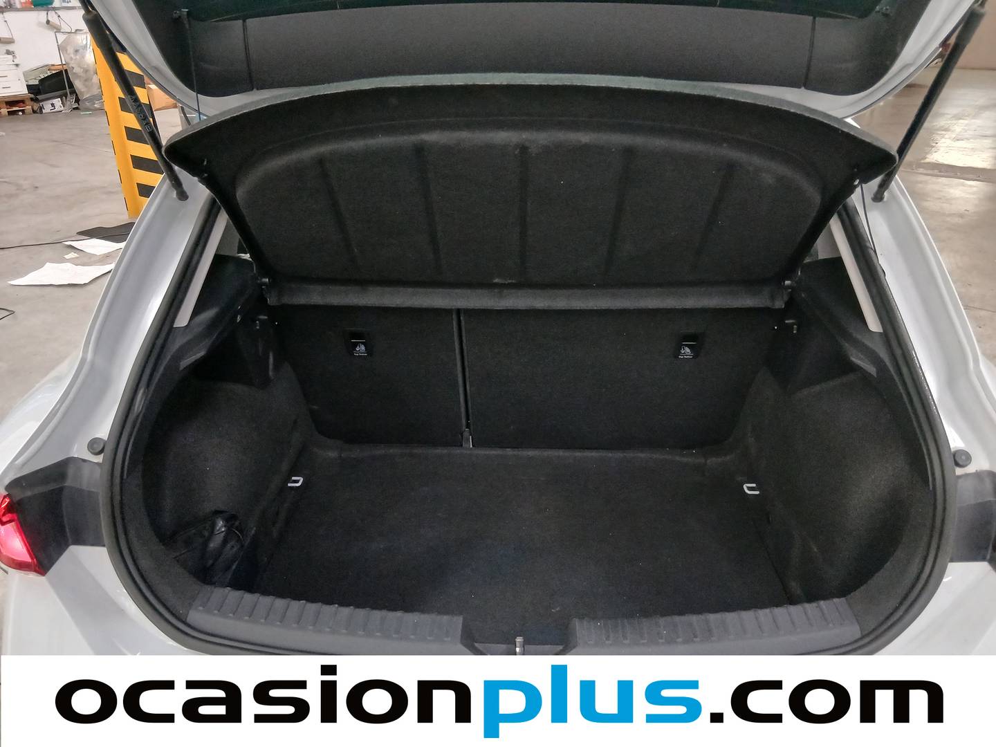 Fotos maletero Seat León Seat León 1.5 eTSI S&S Style Special Edition Vision DSG (150 CV)