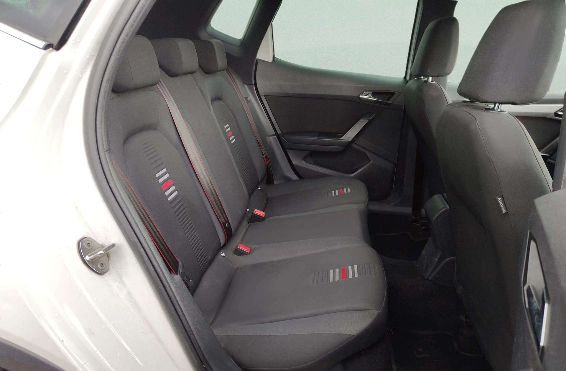SEAT Arona 1.6 TDI Ecomotive FR - foto 25