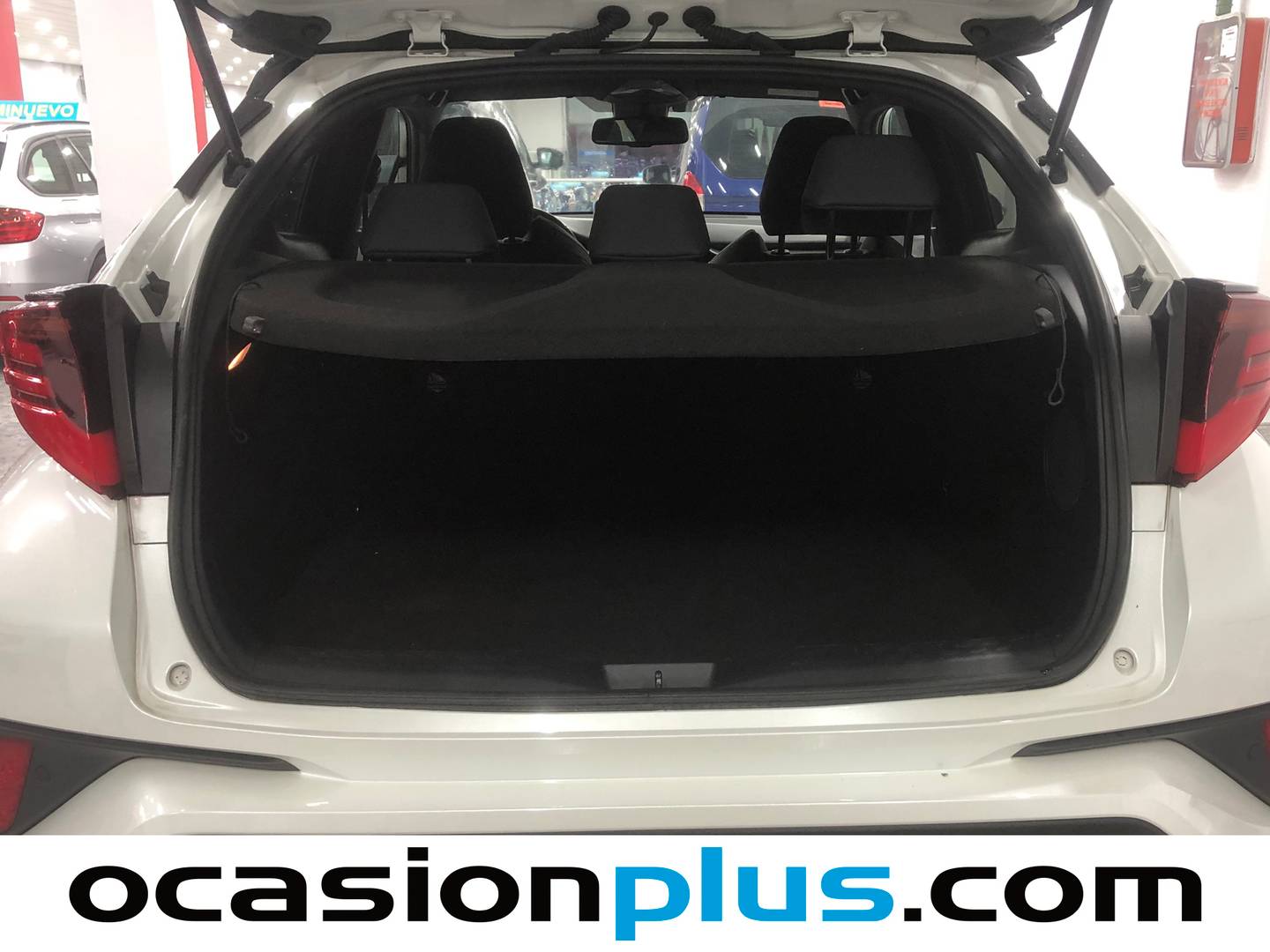 Foto Toyota C-HR Toyota C-HR 180H Advance Luxury (184 CV)