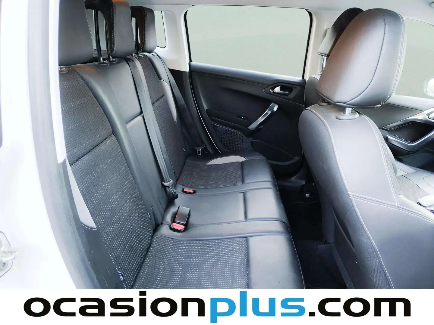 Foto Peugeot 2008 Peugeot 2008 BlueHDi 120 S&S Allure (120 CV)