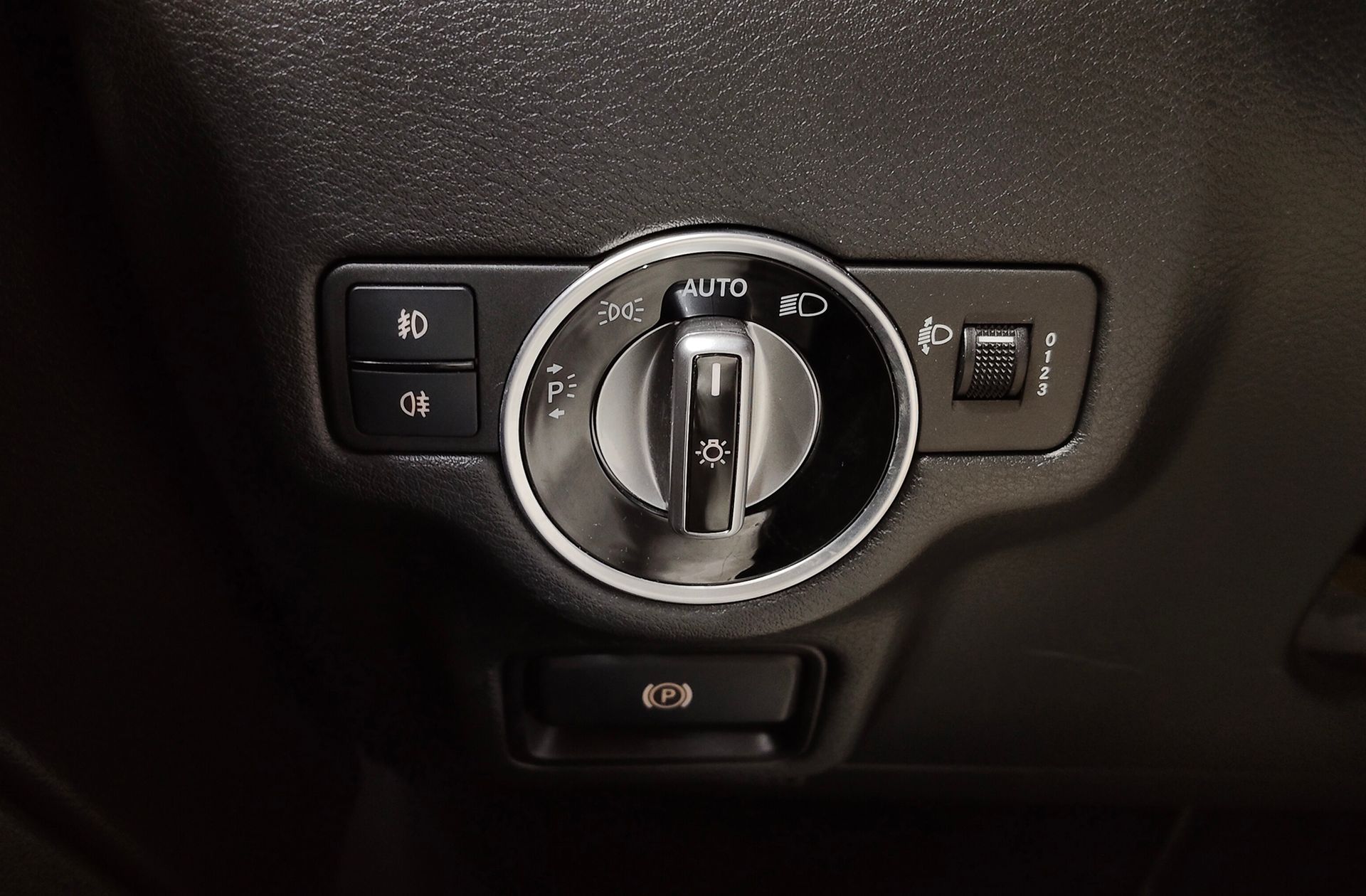 Infiniti Q30 2.2D Premium 7DCT - foto 11