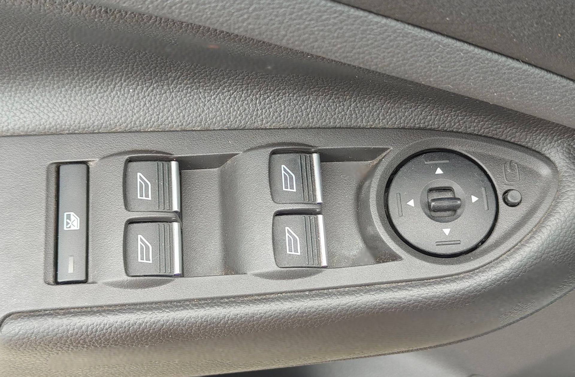 Ford Kuga 2.0 TDCi Titanium 4x2 - foto 35