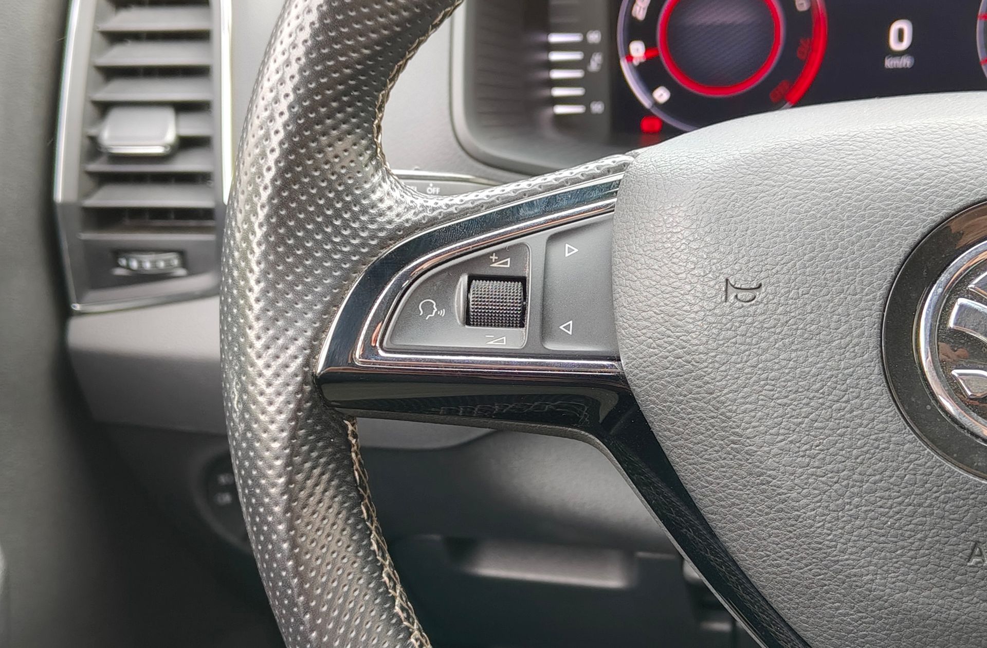 Škoda Karoq 1.5 TSI ACT Sportline - foto 27