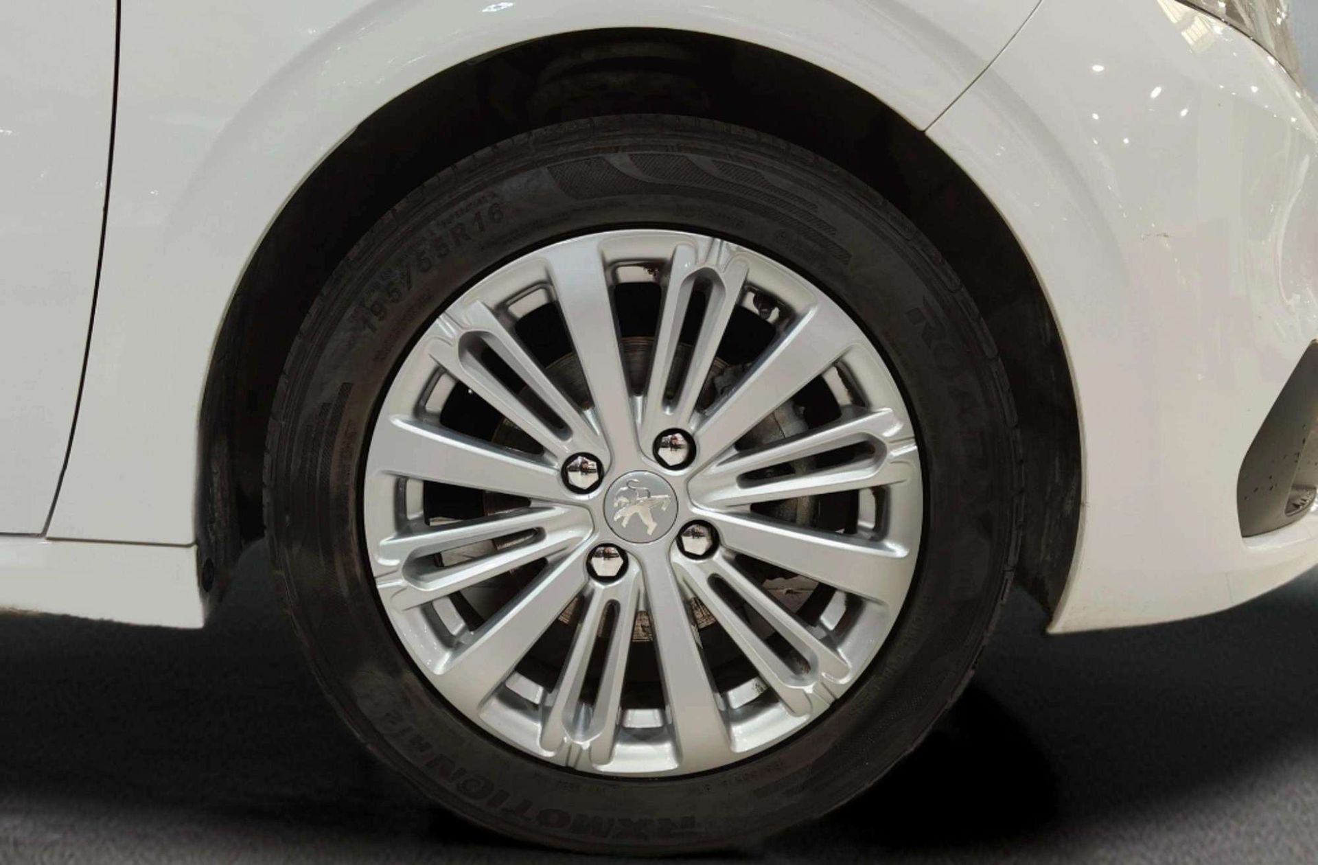 Peugeot 208 1.2 PureTech Signature - foto 35