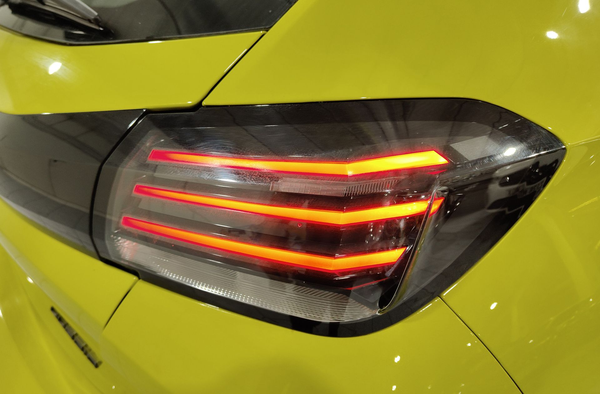 Peugeot 208 Style Hybrid 110 eDCS6 - foto 16