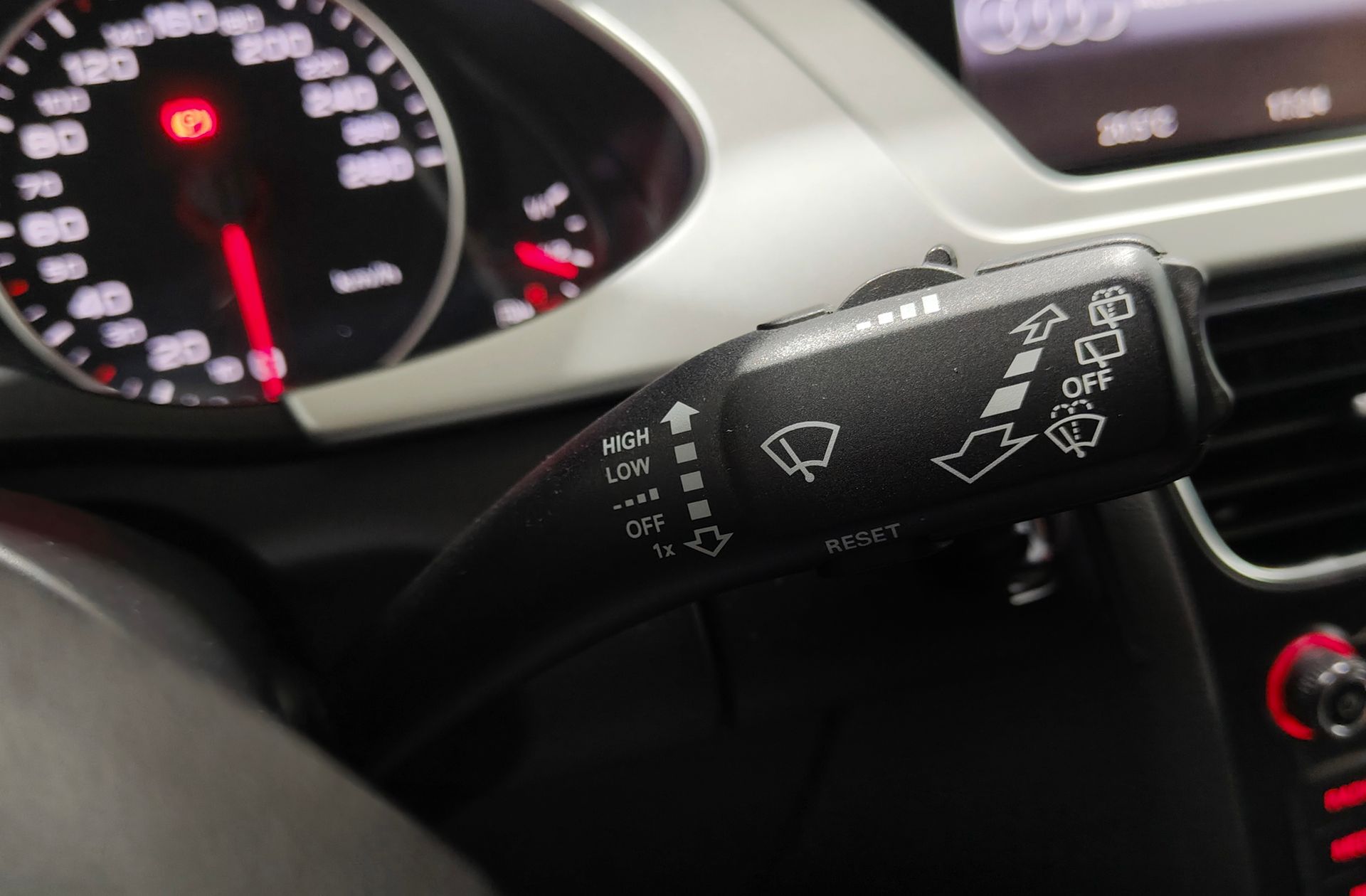 Audi A4 Avant 2.0 TDI multitronic - foto 31