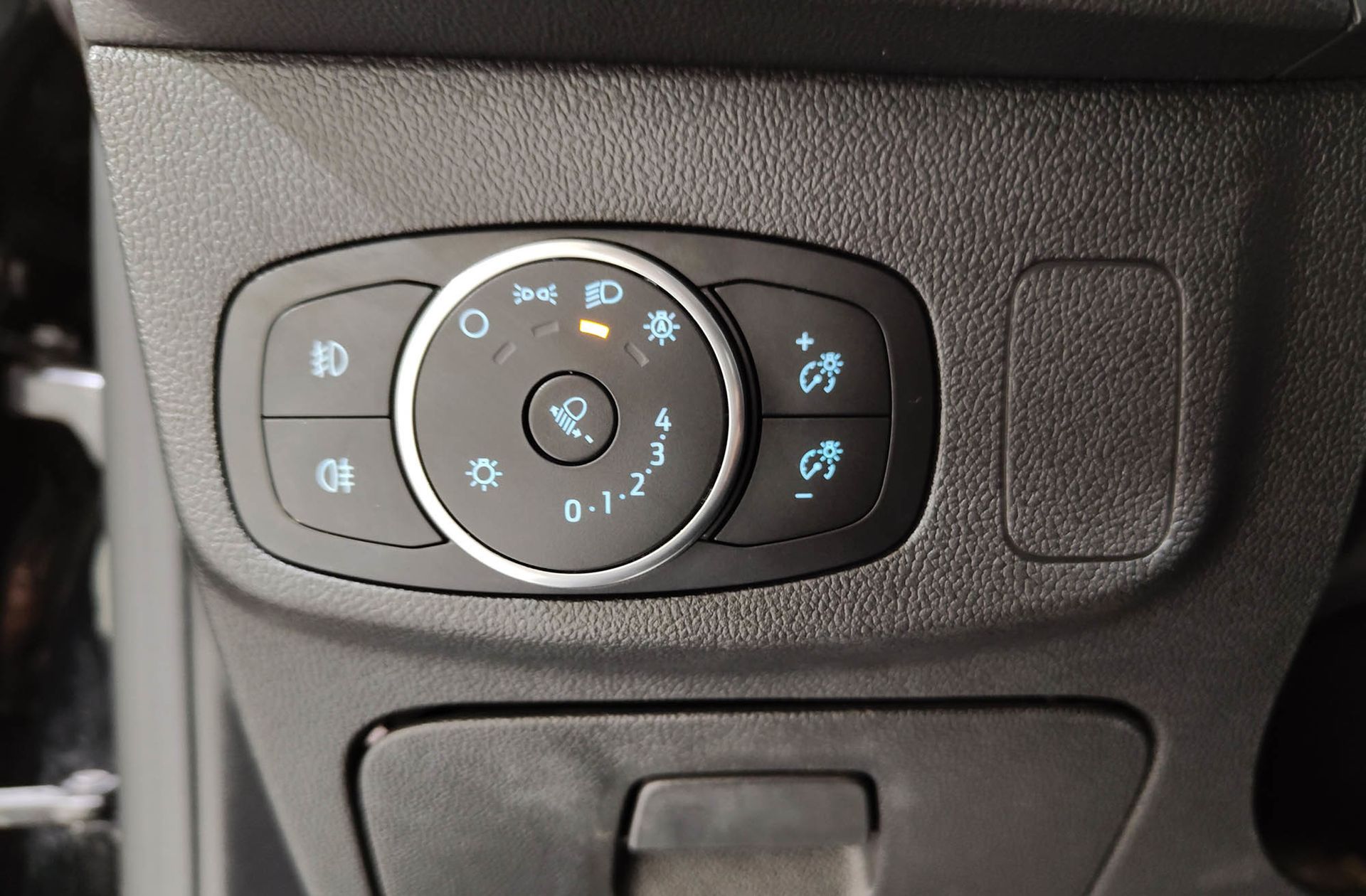Ford Focus SportBreak 1.5 EcoBlue Trend+ - foto 24