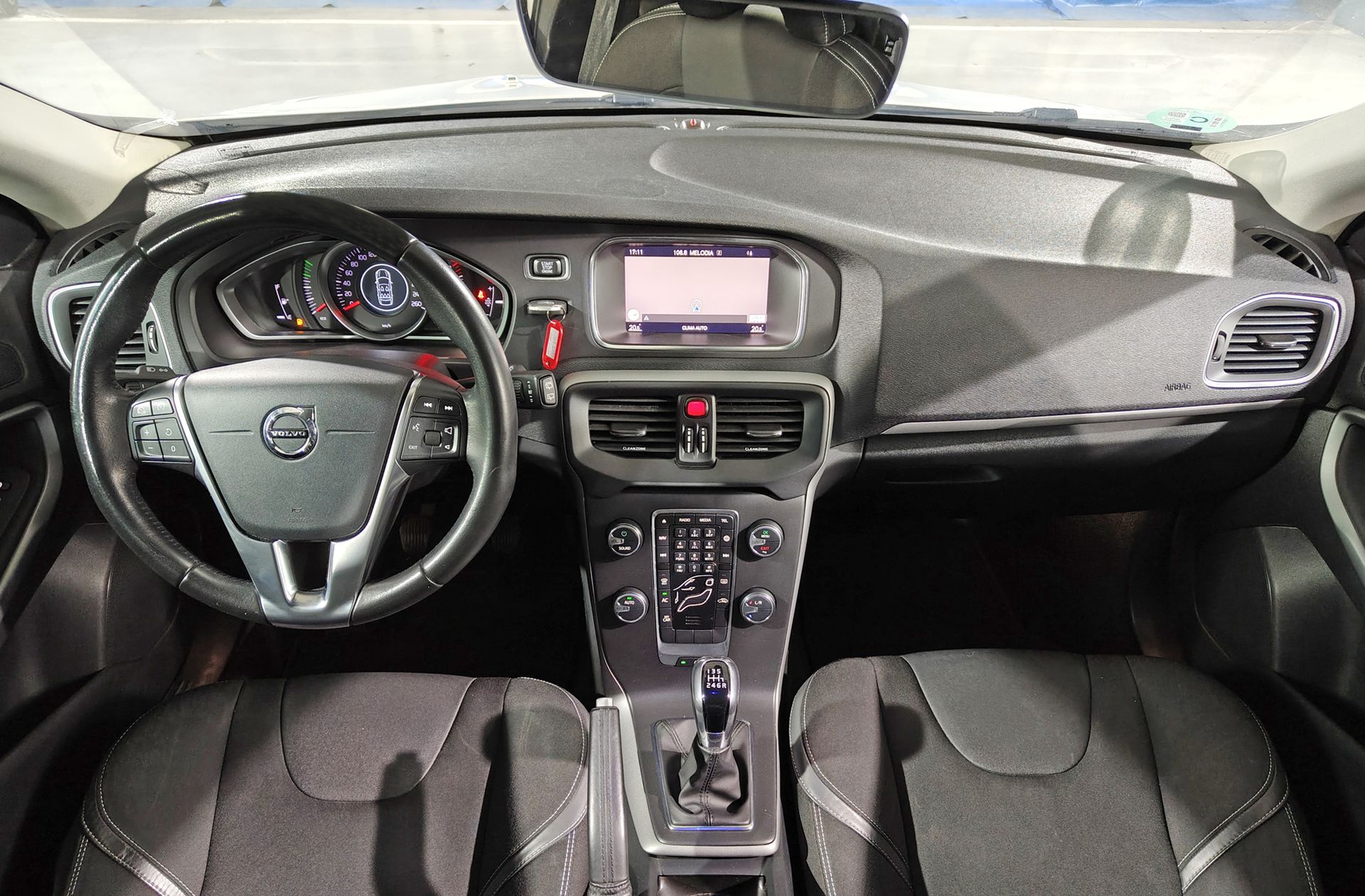 Volvo V40 T2 Momentum - foto 6