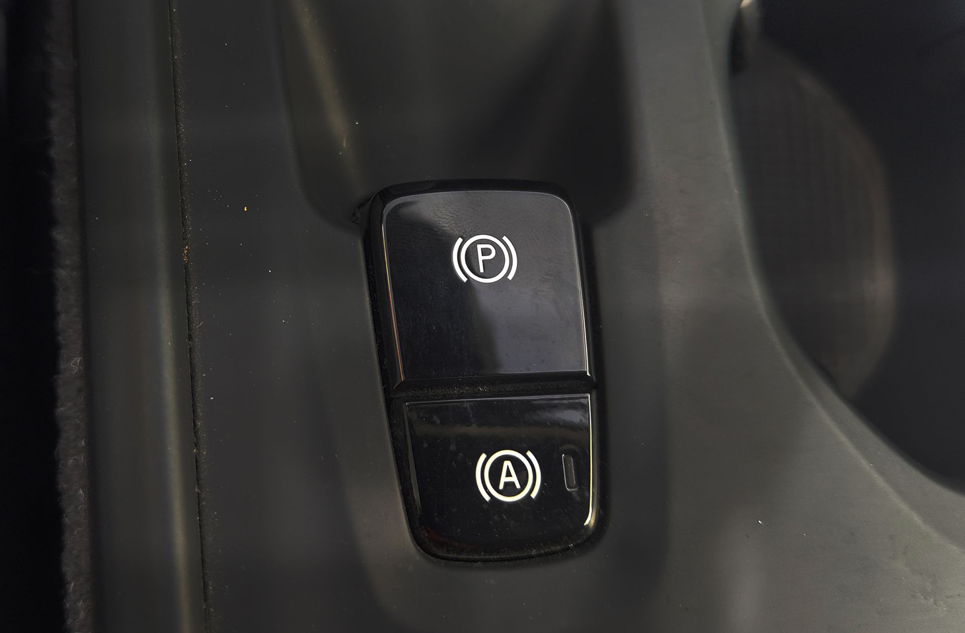 Volvo XC40 D4 Business Plus AWD - foto 27