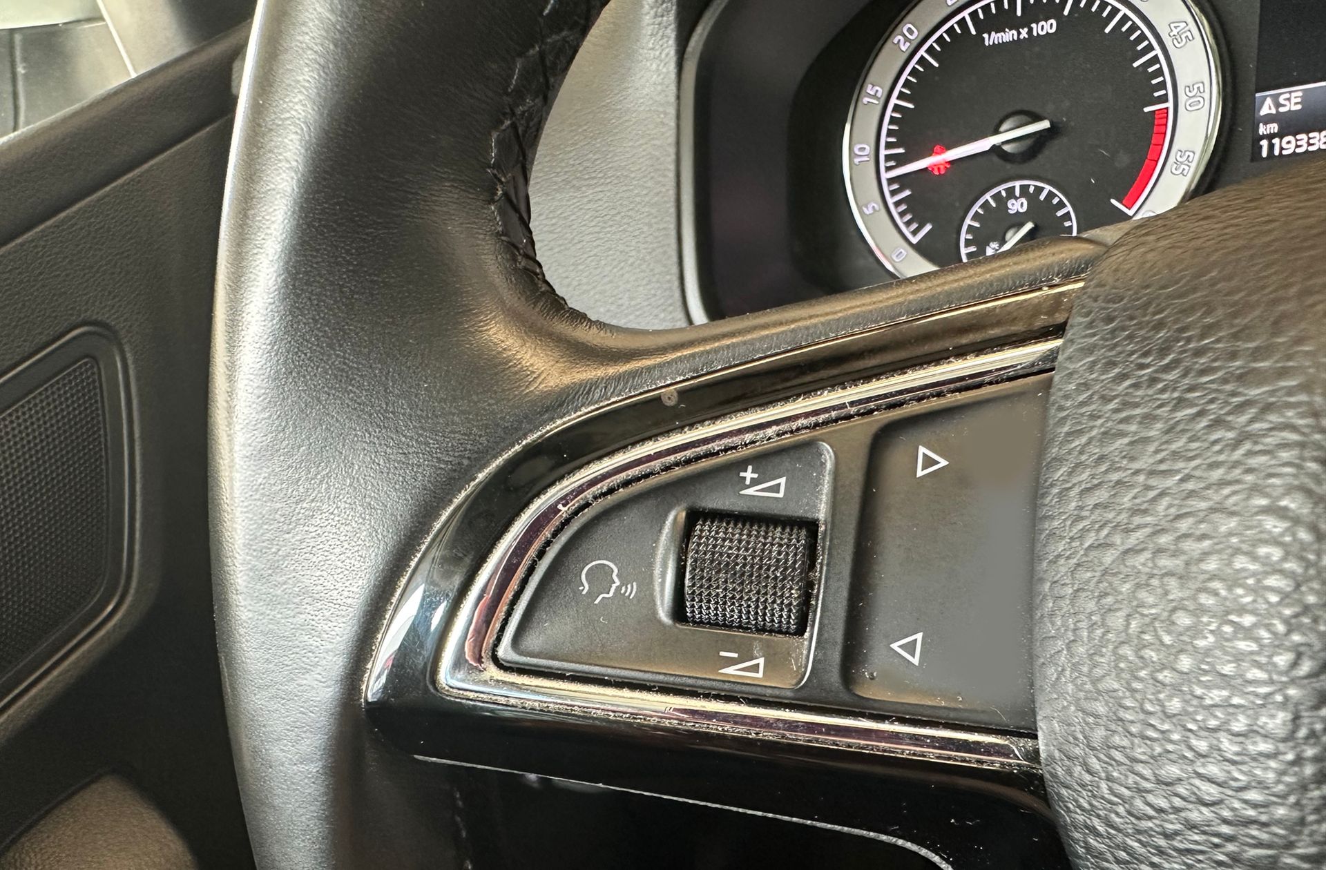 Škoda Karoq 1.6 TDI Like - foto 26