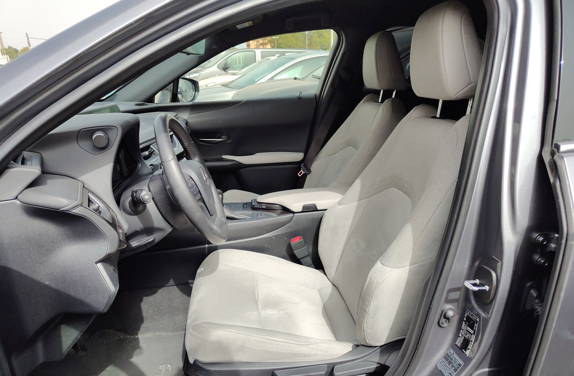 Lexus UX 250h Business 2WD - foto 9