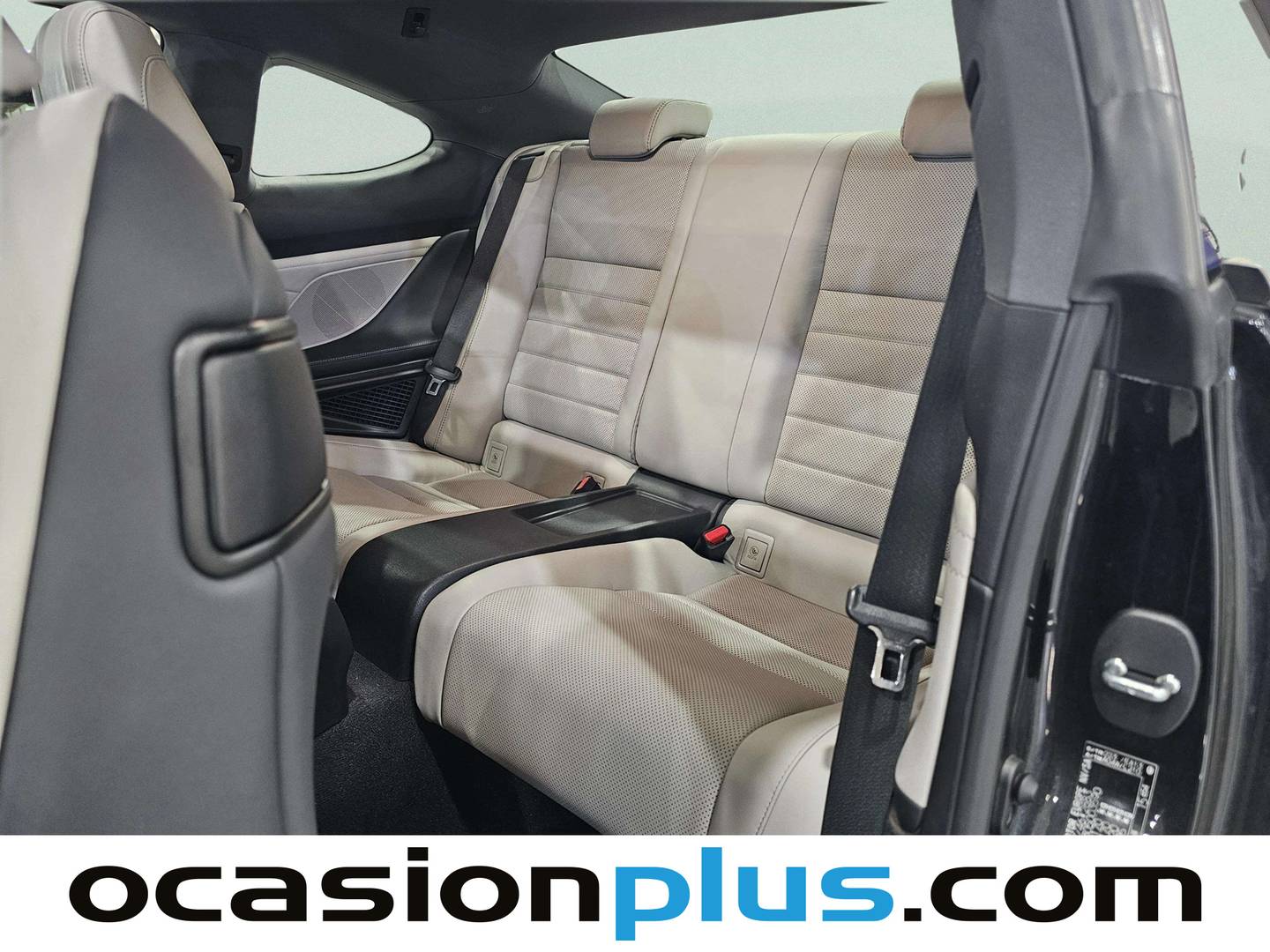 Foto asientos traseros Lexus RC Lexus RC 300h Executive Navigation (223 CV)