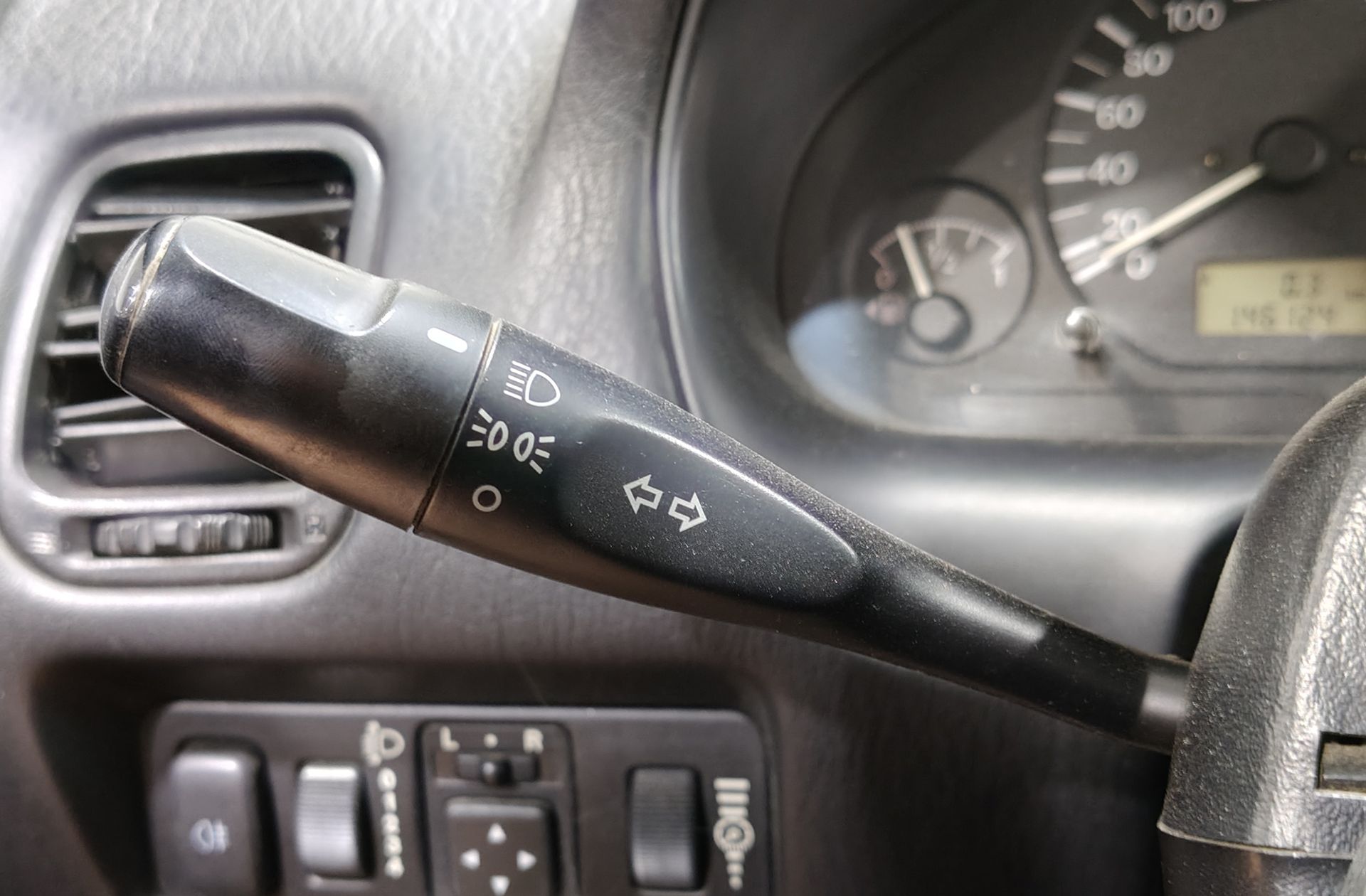 Mitsubishi Carisma 1.8 LS GDI - foto 19