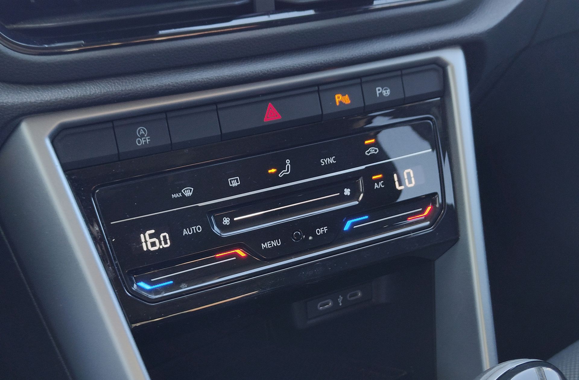 Volkswagen T-Roc Life 2.0 TDI - foto 32