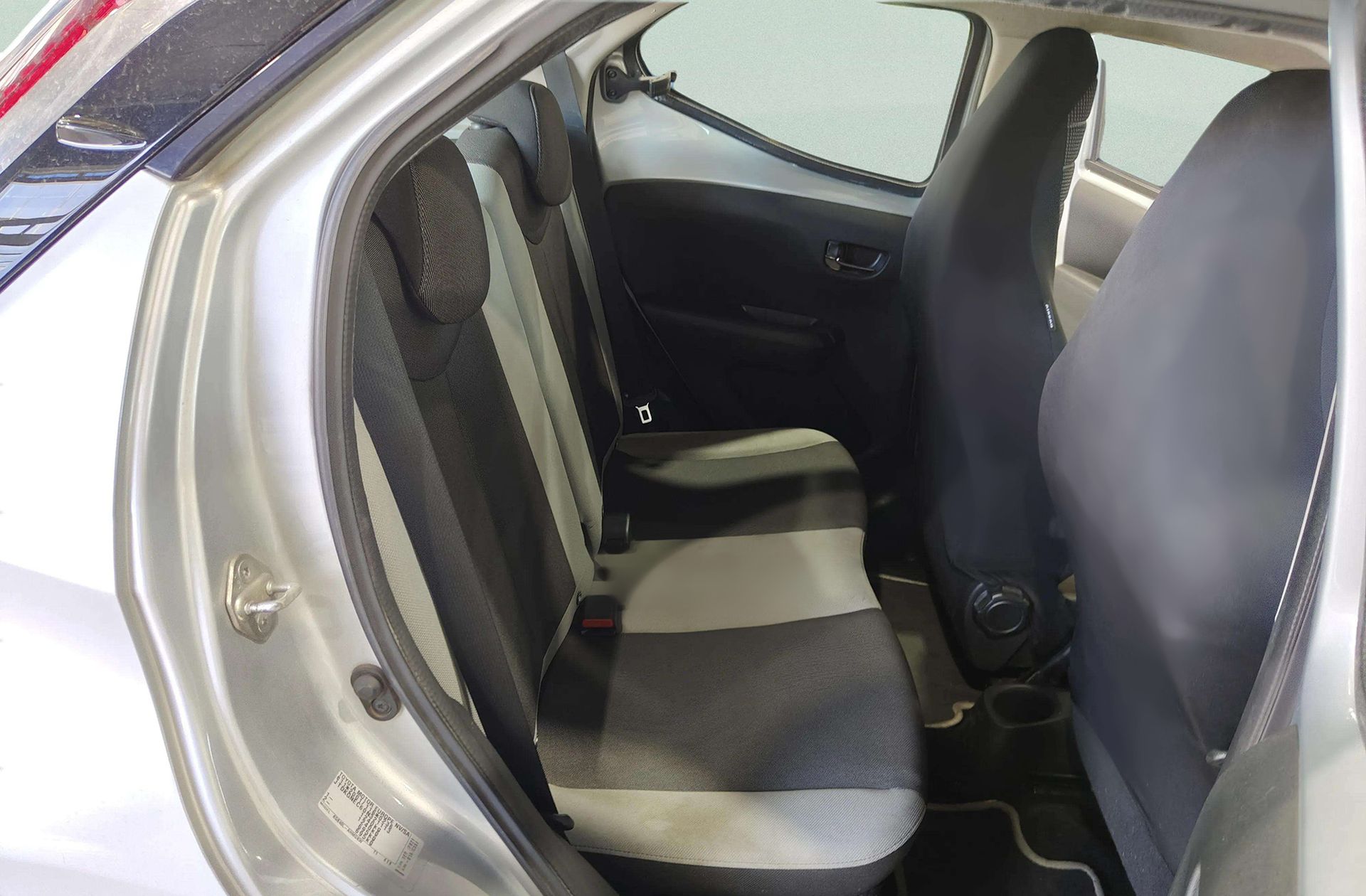 Toyota Aygo 1.0 70 x-play - foto 13