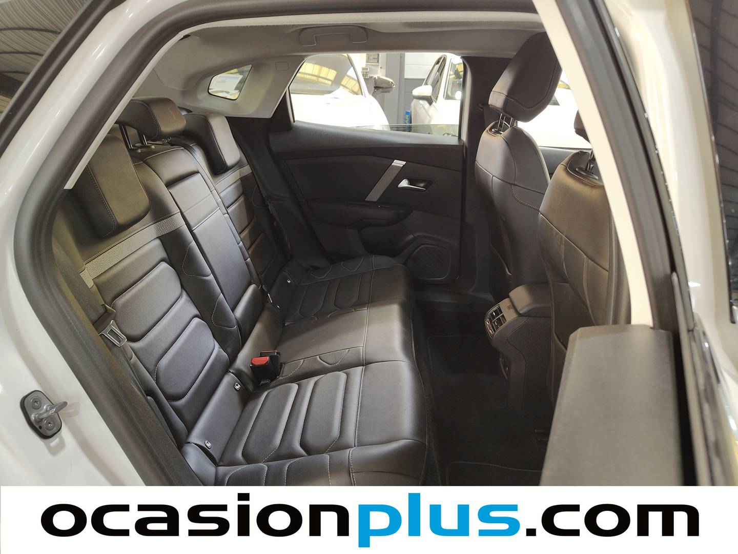 Foto asientos delanteros Citroën ë-C4 X Citroën ë-C4 X 50KWh eléctrico Shine (136 CV)