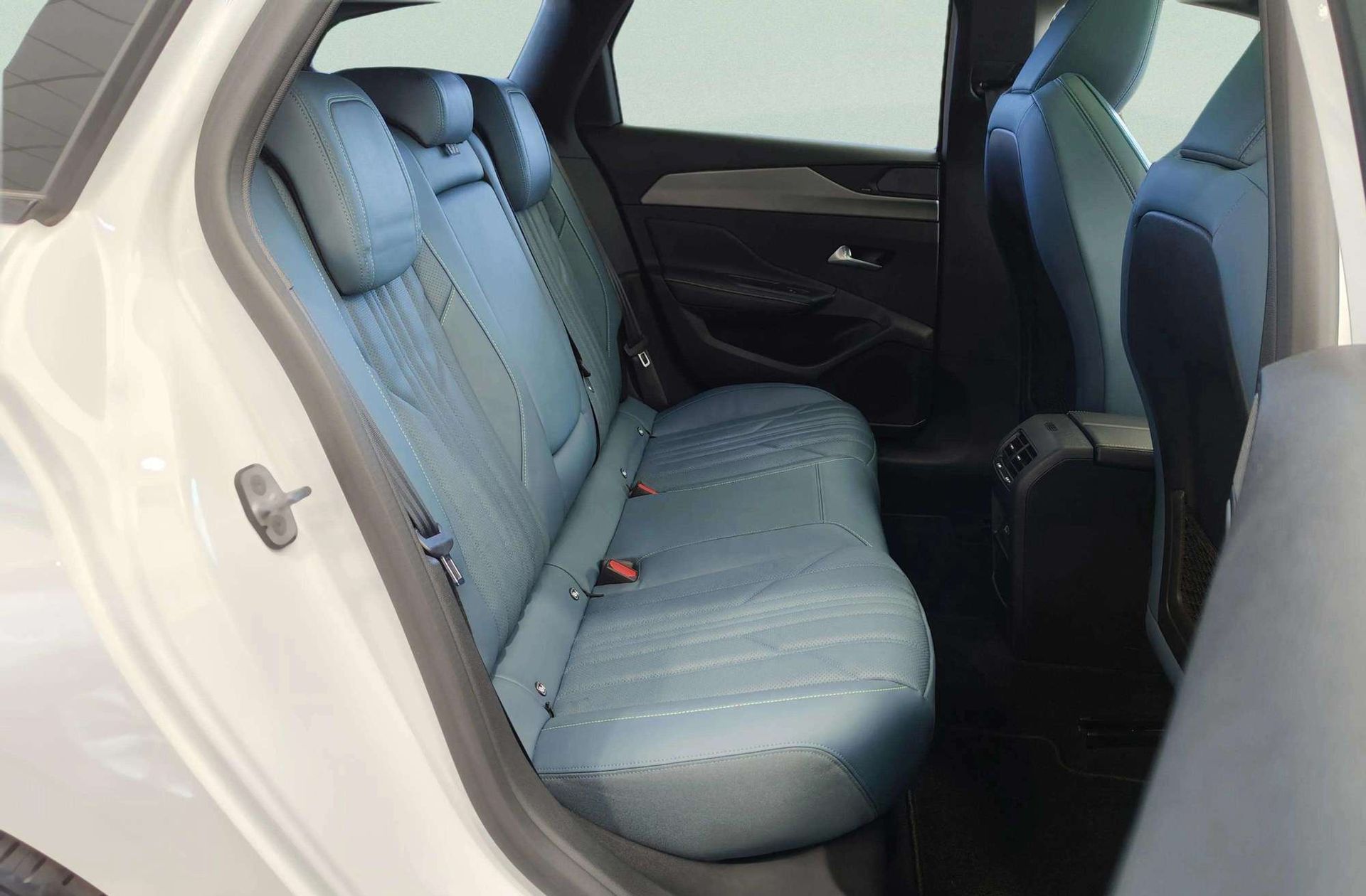 Peugeot 308 SW Hybrid 225 GT Pack eEAT8 - foto 26