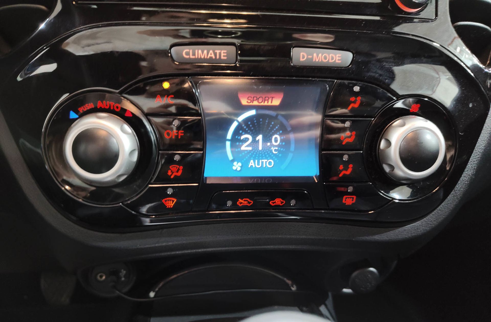 Nissan Juke G Tekna CVT - foto 32