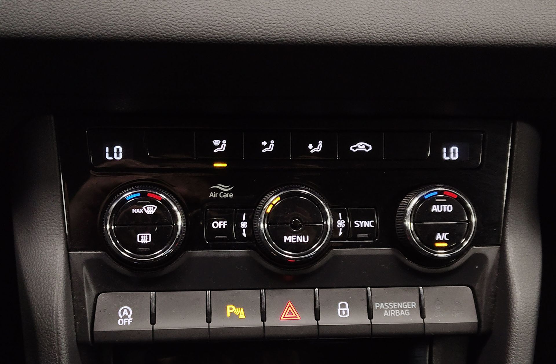 Škoda Karoq 2.0 TDI Selection - foto 27