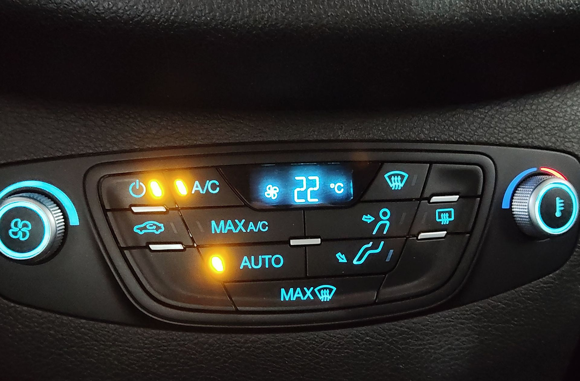 Ford Tourneo Courier 1.0 EcoBoost Sport - foto 28