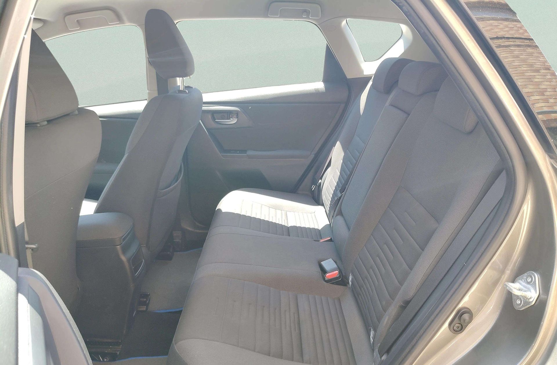 Toyota Auris 1.8 Hybrid Active - foto 14