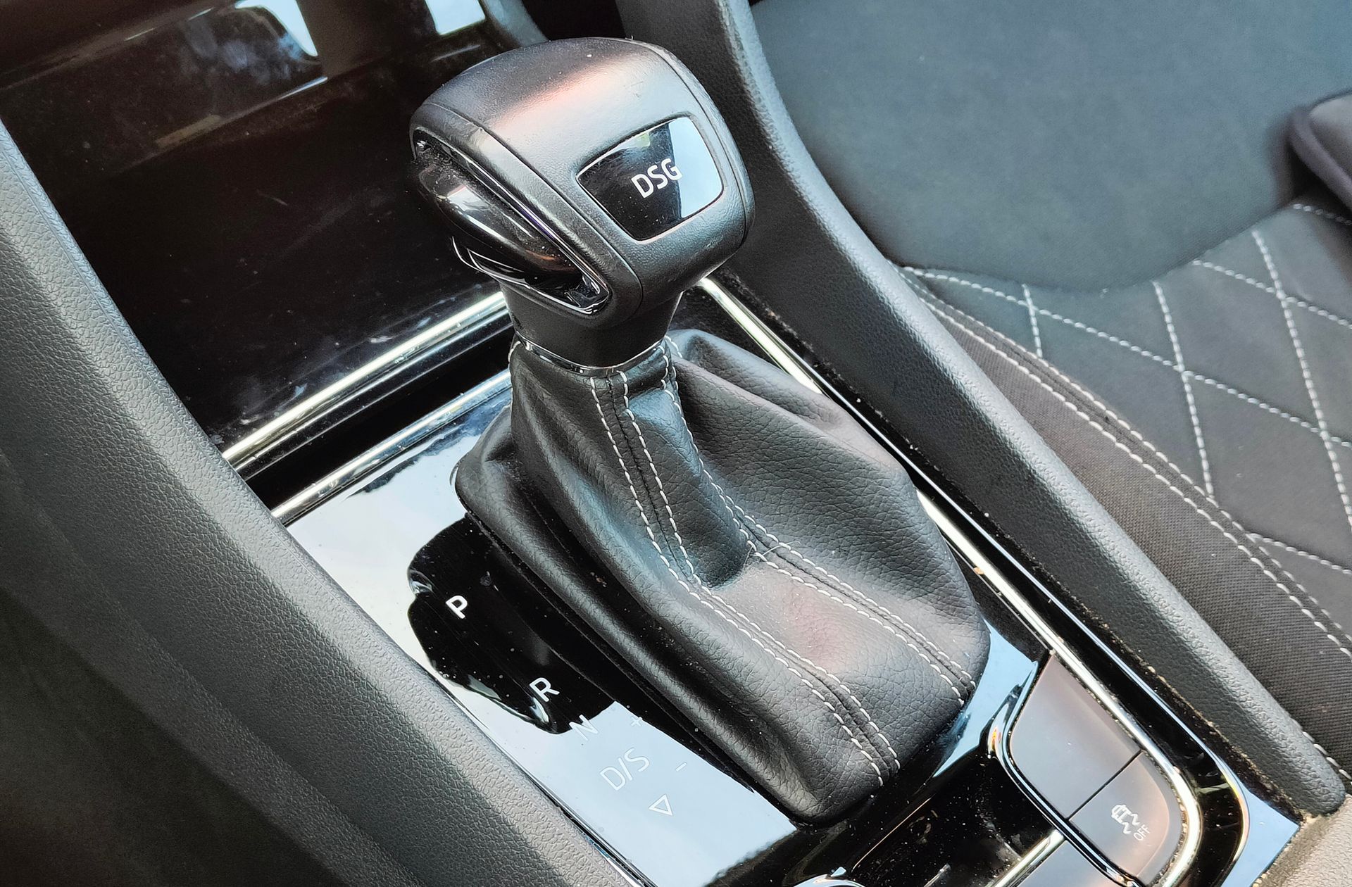 Škoda Karoq 1.5 TSI ACT Sportline DSG - foto 5