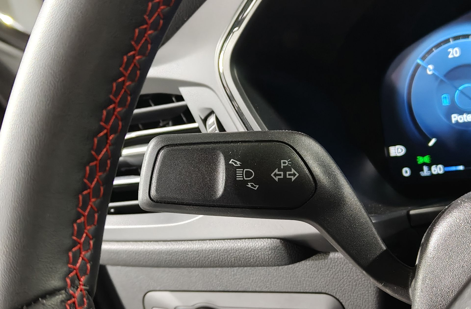 Ford Kuga 2.5 Duratec PHEV ST-Line X - foto 31