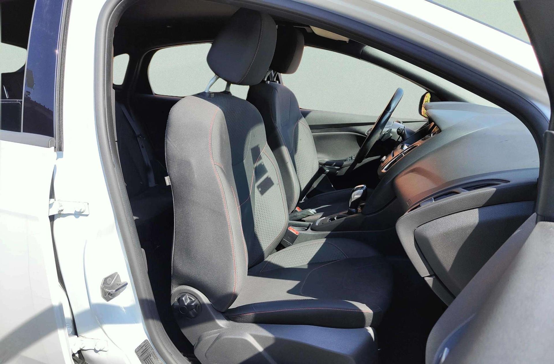 Ford Focus 1.0 EcoBoost ST-Line - foto 19