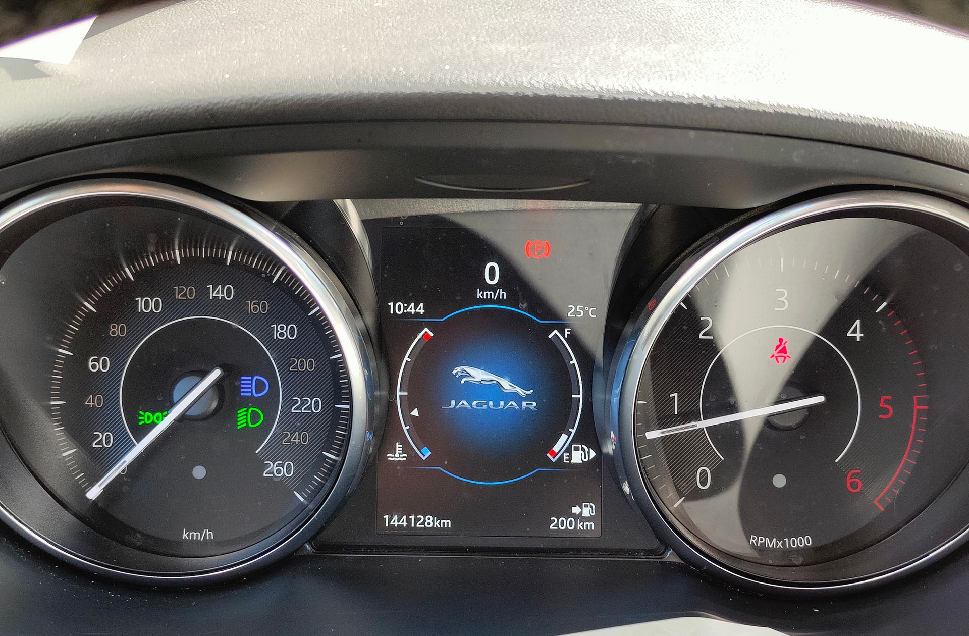 Jaguar E-Pace 2.0D - foto 23