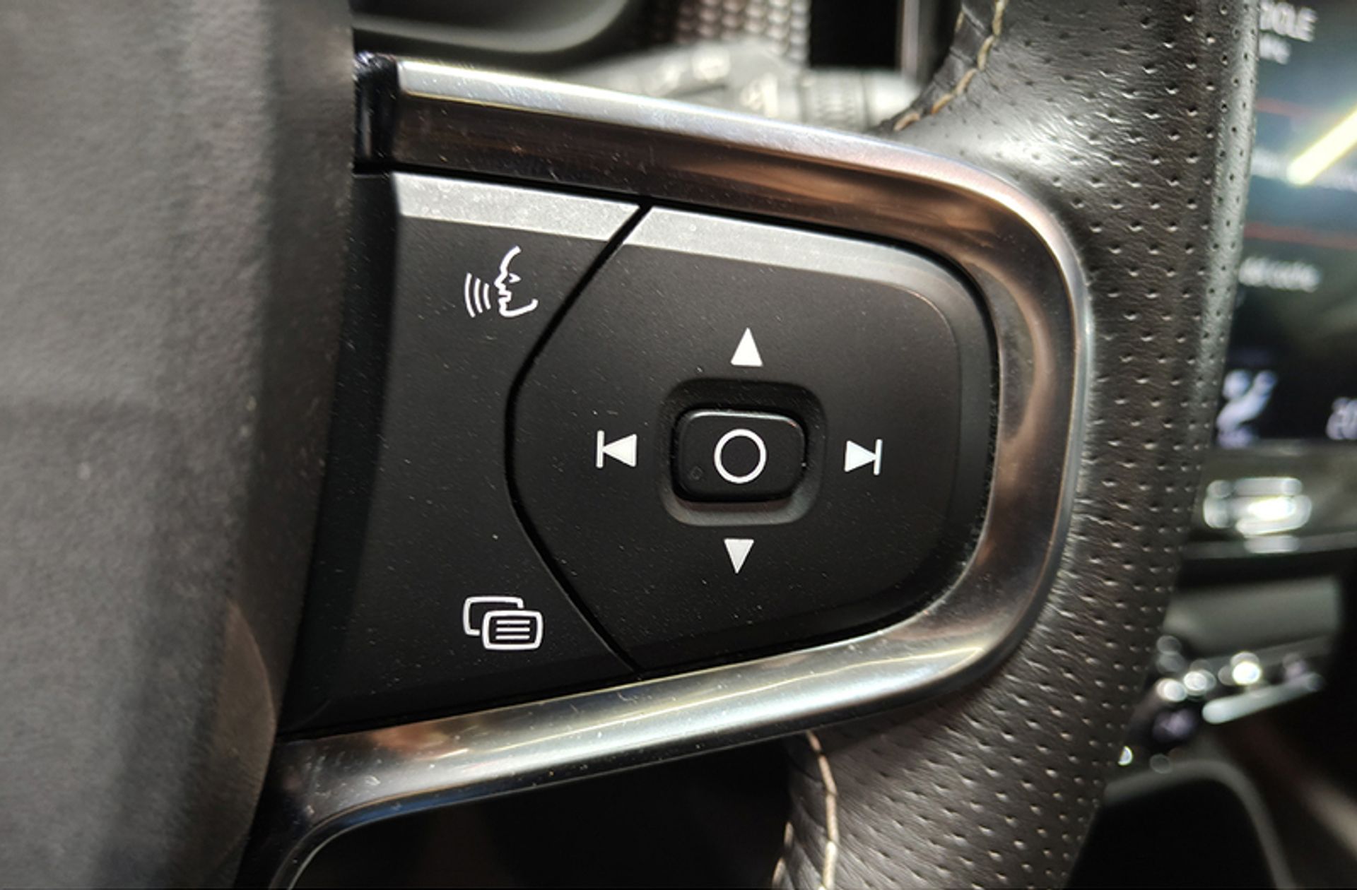 Volvo XC40 D3 R-Design - foto 29