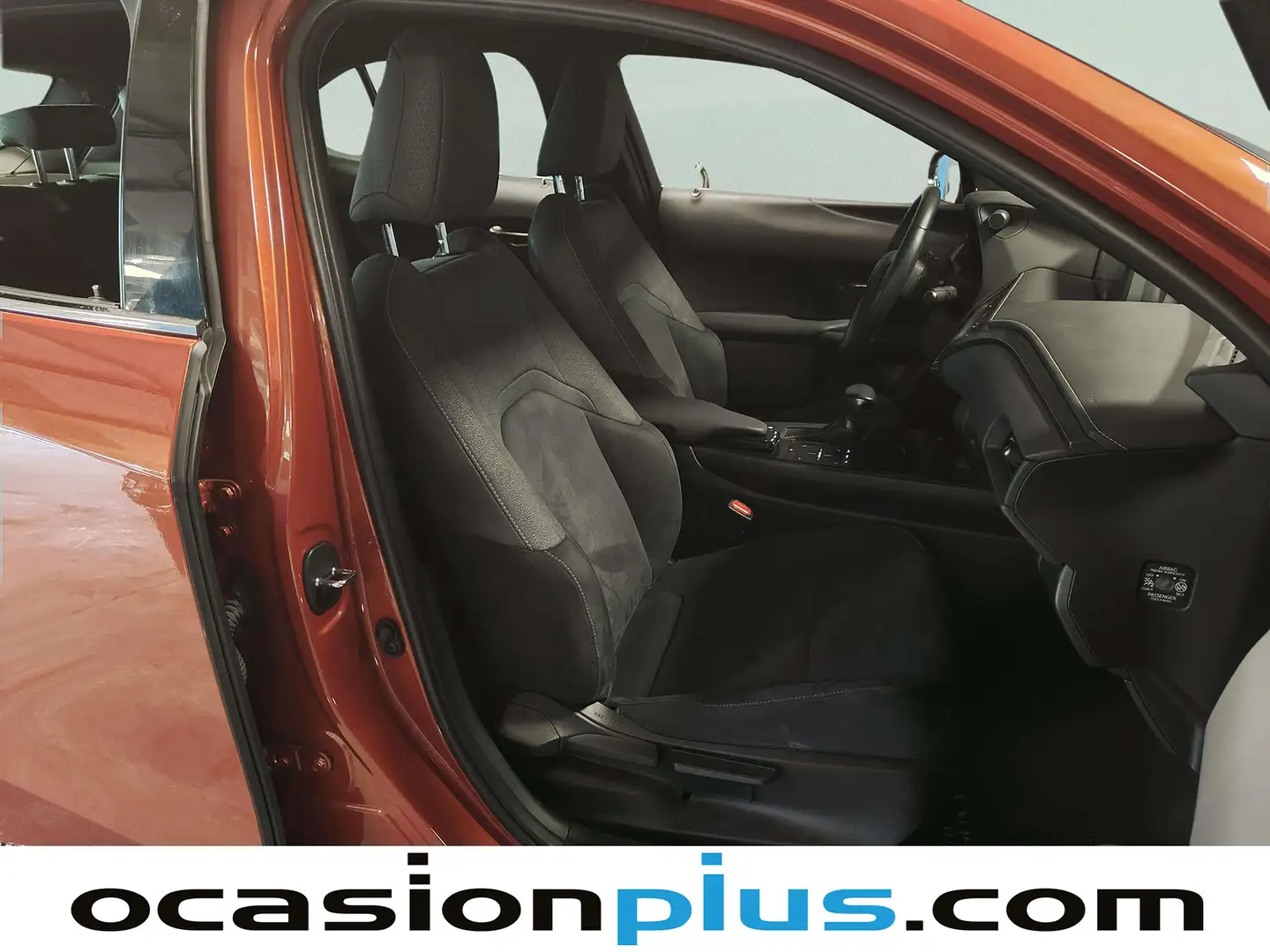 Foto Lexus UX Lexus UX 250h Business 2WD (184 CV)