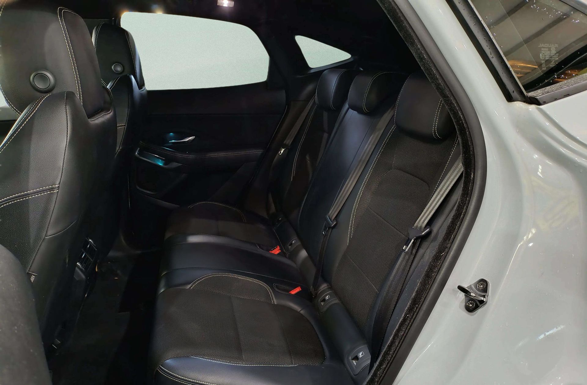Jaguar E-Pace 2.0D R-Dynamic 4WD - foto 13