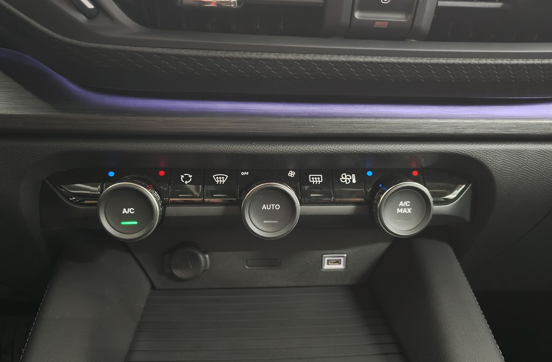 Citroën C5 X PureTech 130 Plus EAT8 - foto 40