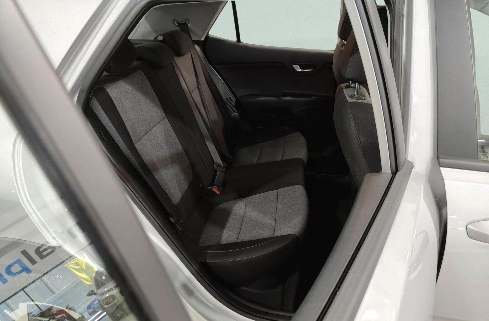 Kia Stonic 1.0 T-GDi MHEV Concept - foto 16
