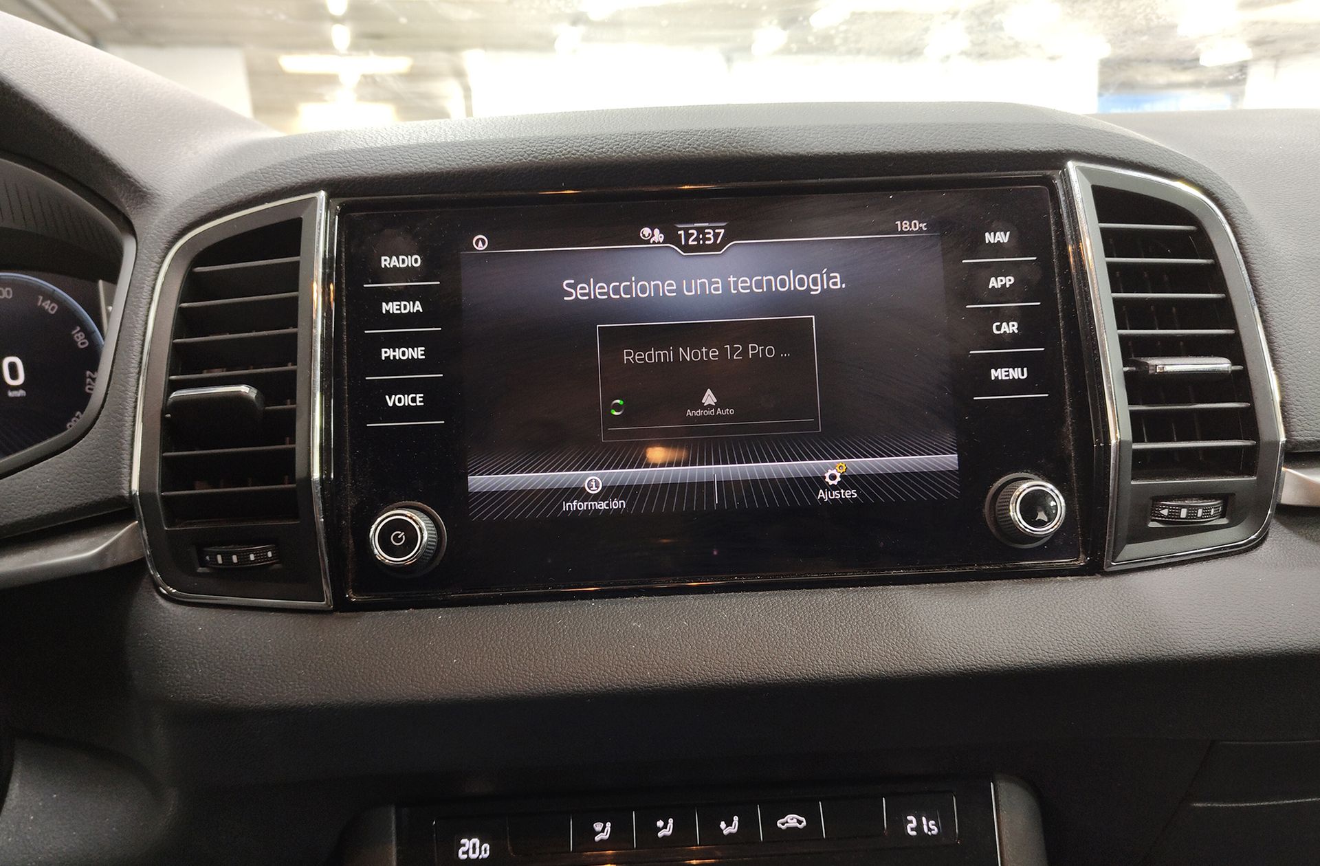 Škoda Karoq 1.5 TSI ACT Ambition DSG - foto 8