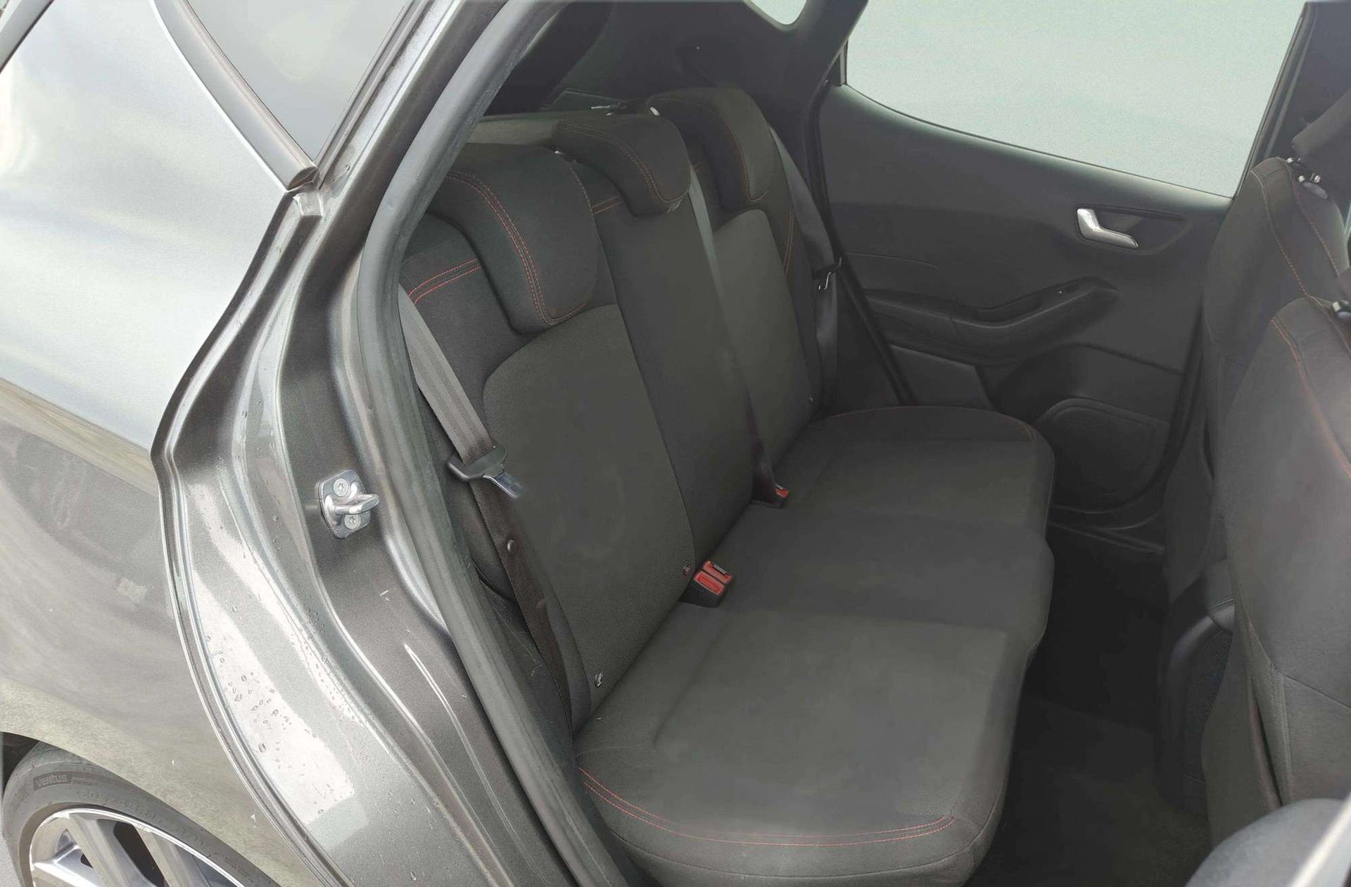 Ford Fiesta 1.0 EcoBoost MHEV ST-Line - foto 21