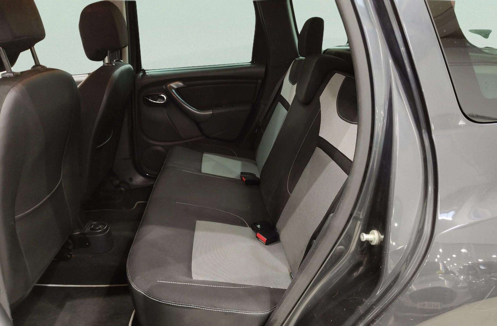 Dacia Duster Laureate dCi - foto 10