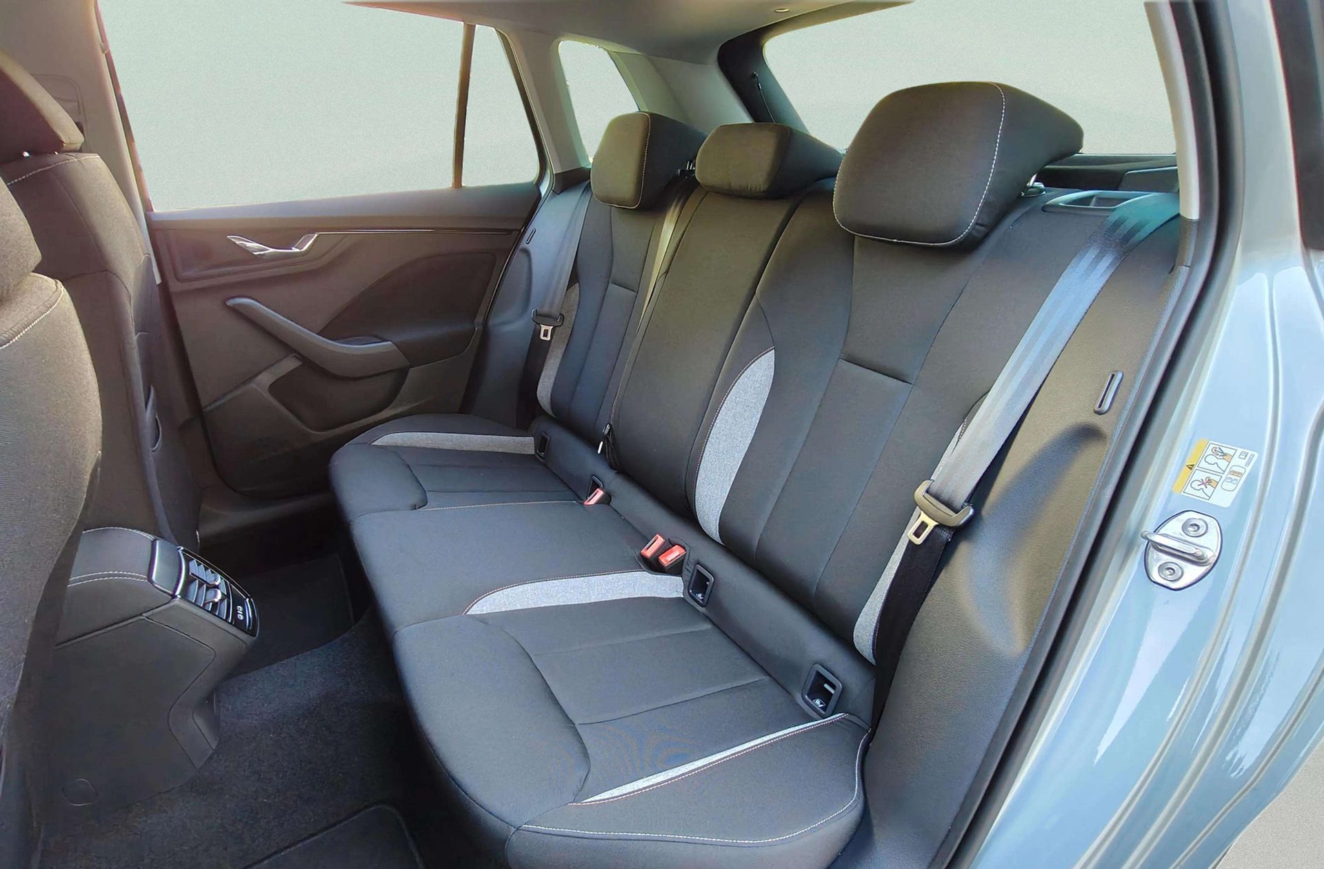 Škoda Kamiq 1.0 TSI Selection DSG - foto 12