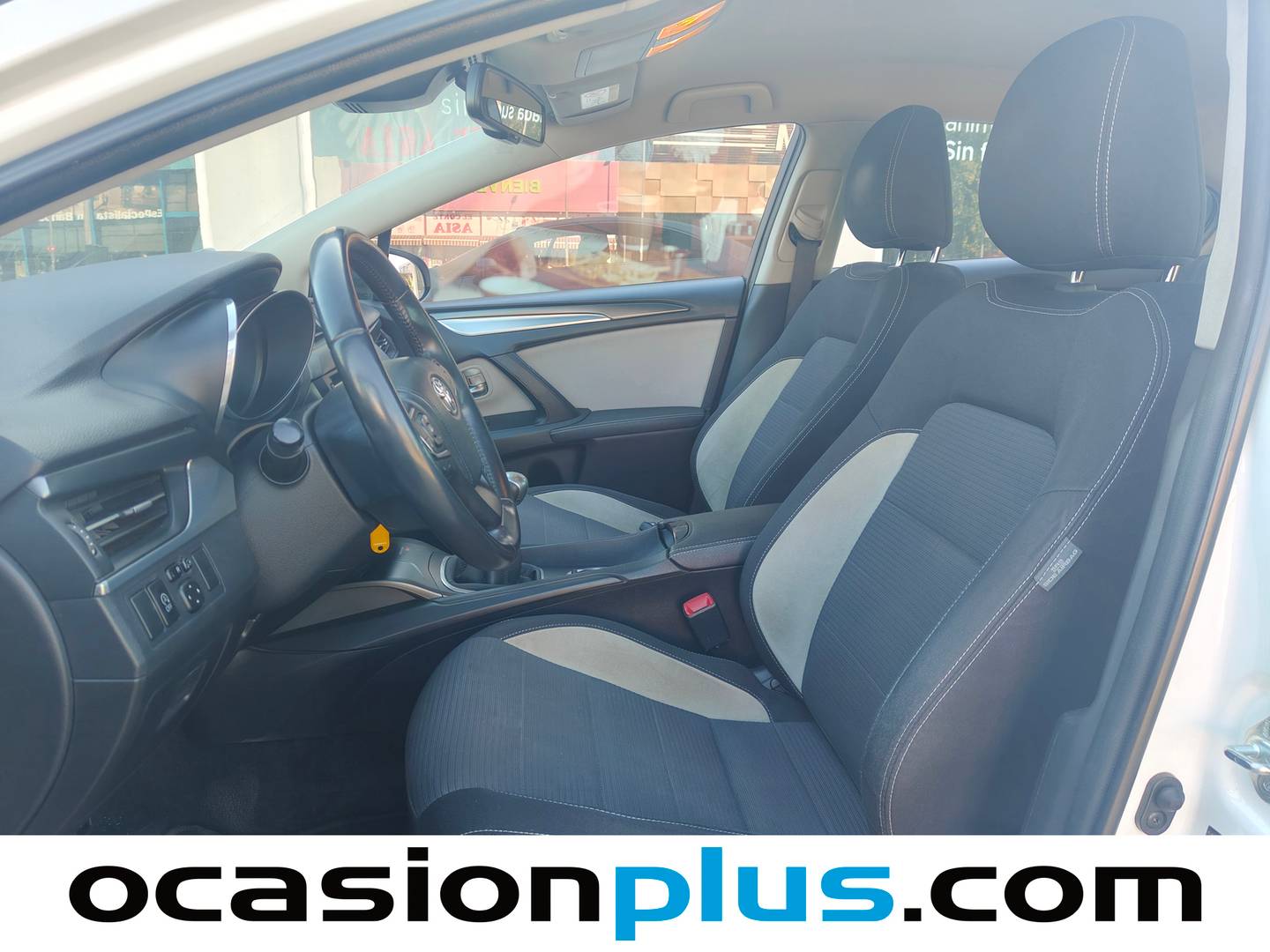 Foto asientos delanteros Toyota Avensis Toyota Avensis 150D Advance (143 CV)
