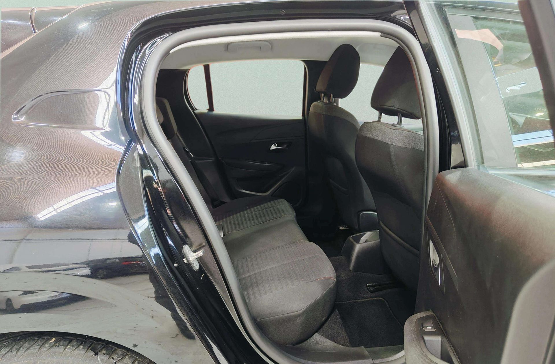 Peugeot 208 PureTech 100 Active Pack EAT8 - foto 17